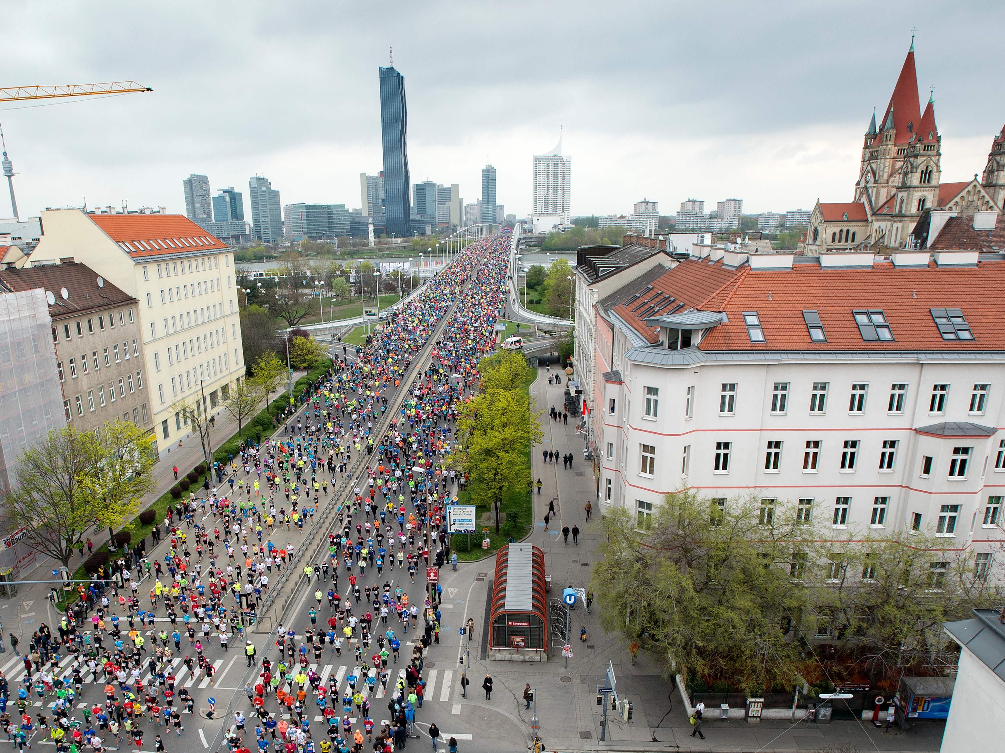 Am Vortag des Vienna City Marathons wird zur Carbo Loading Party geladen.