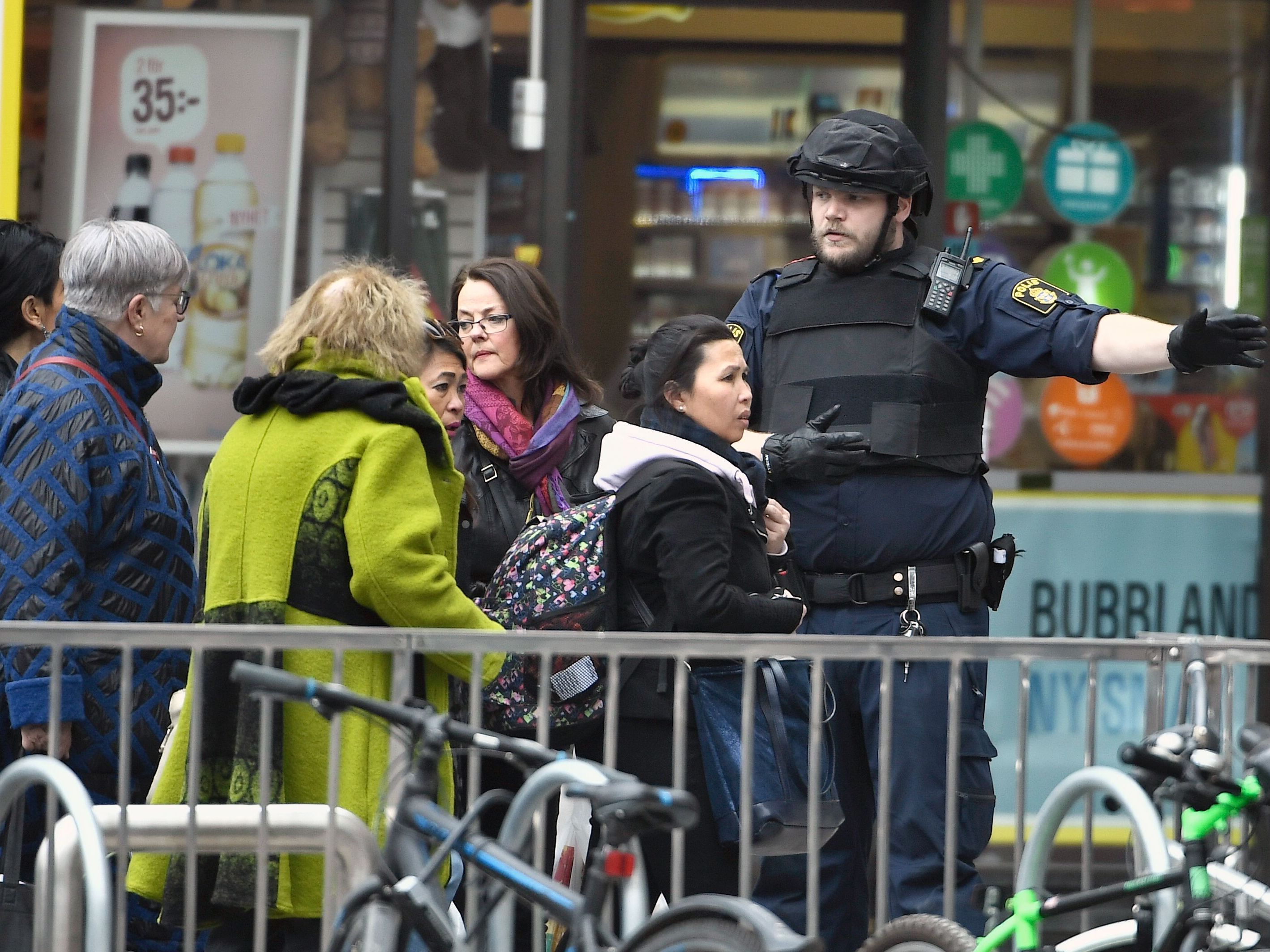 Die Behörden seien zwar gut vorbereitet auf die Terrorgefahr, aber es könne immer noch viel mehr getan werden, sagte Neumann. Die Behörden seien zwar gut vorbereitet auf die Terrorgefahr, aber es könne immer noch viel mehr getan werden, sagte Neumann.