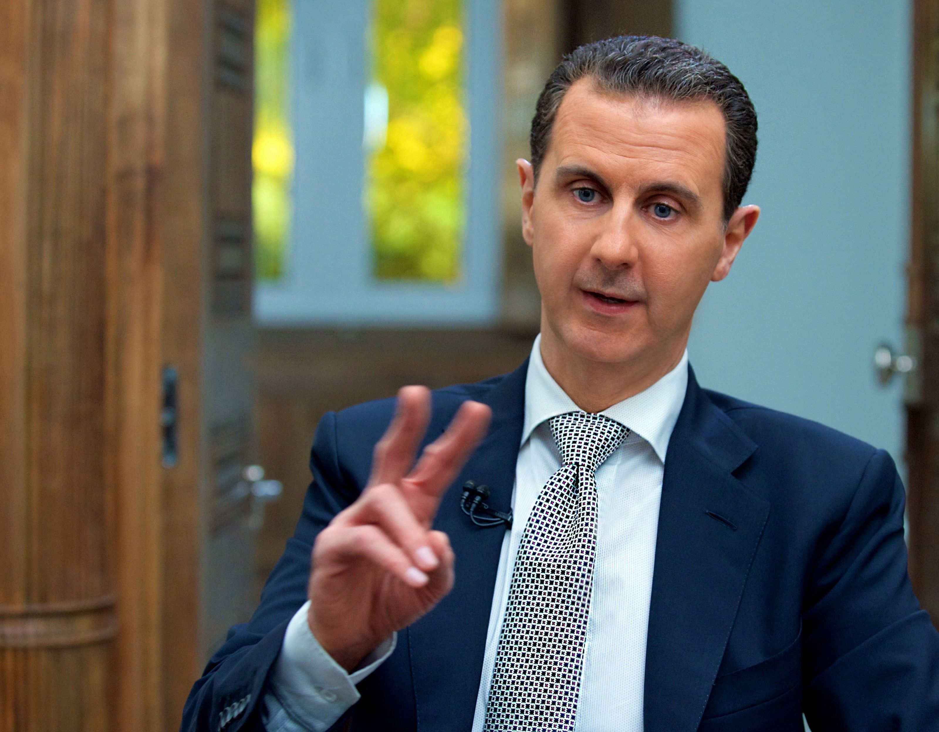 Der mutmaßliche Chemiewaffenangriff von Khan Sheikhoun ist laut dem syrischen Präsidenten Bashar al-Assad zu "hundert Prozent konstruiert". Der mutmaßliche Chemiewaffenangriff von Khan Sheikhoun ist laut dem syrischen Präsidenten Bashar al-Assad zu "hundert Prozent konstruiert".