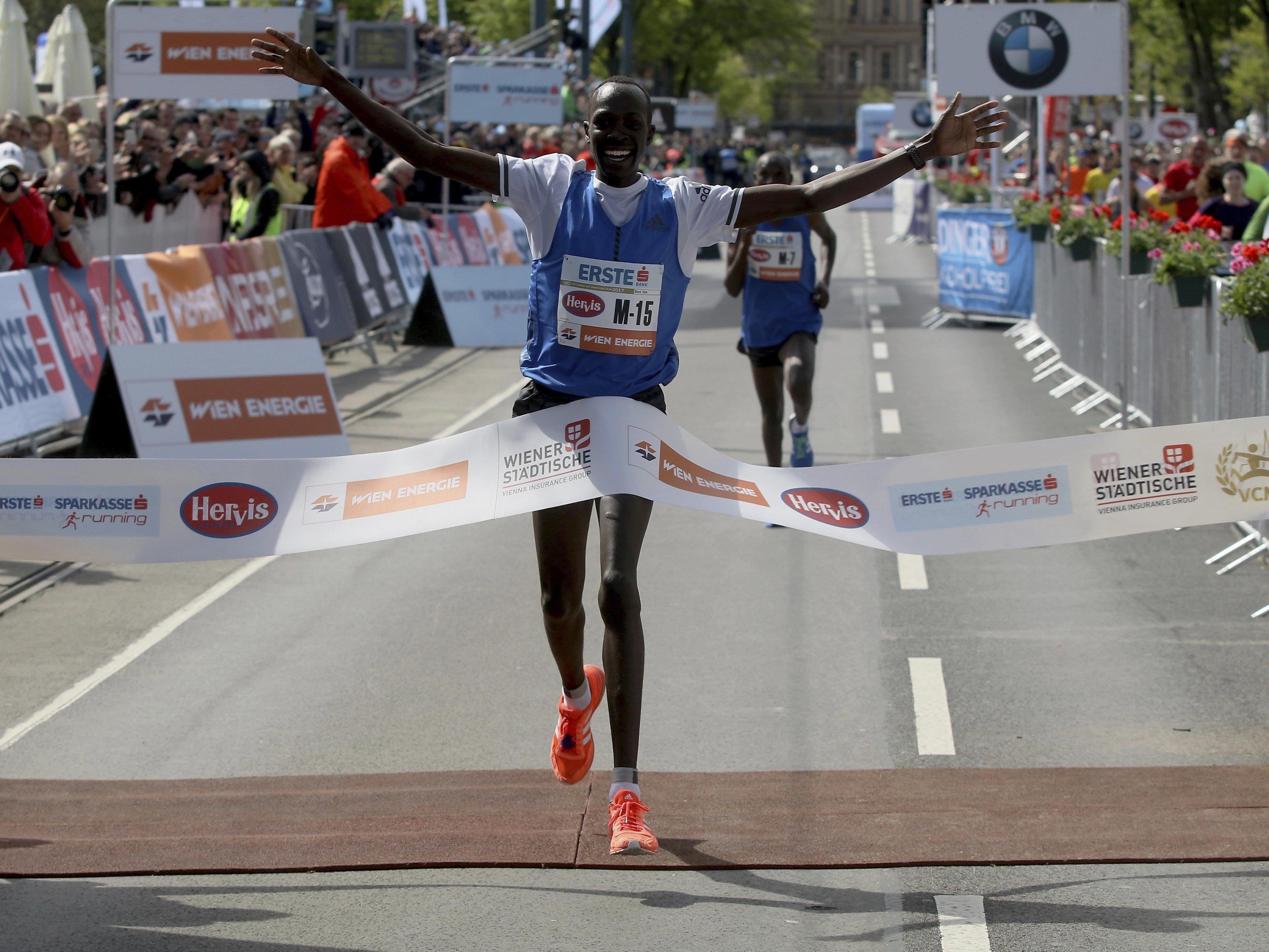 Albert Korir gewinnt den Vienna City Marathon 2017.