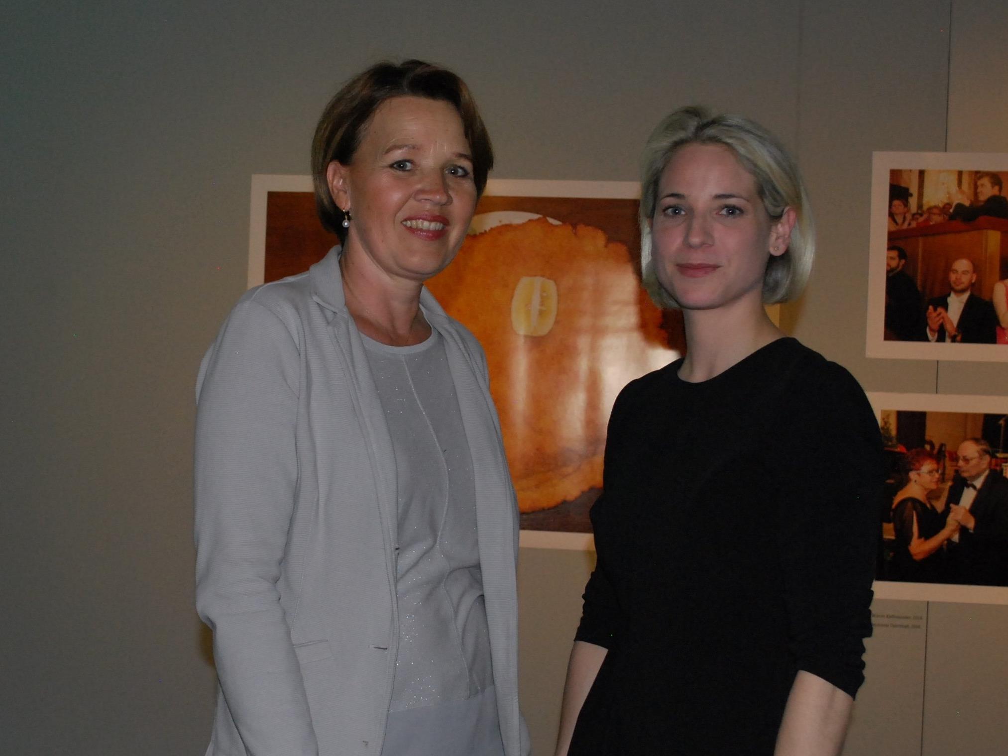 Bürgermeisterin Andrea Kaufmann und Kuratorin Verena Kaspar-Eisert im FLATZ MUSEUM