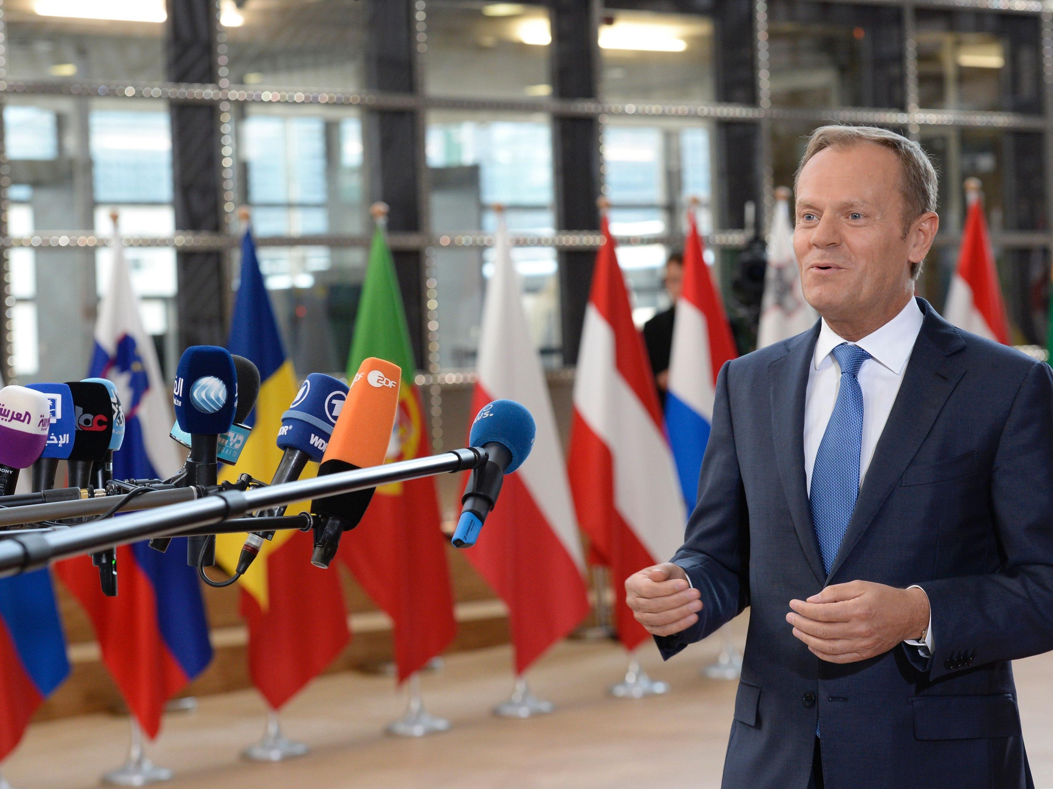 EU-Ratspräsident Donald Tusk teilte mit, dass die Leitlinien für die Brexit-Verhandlungen gebilligt wurden.