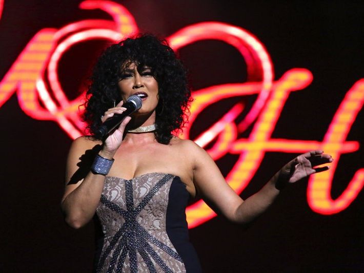 Wußte durch ihre Stimme und Bühnenperformance zu begeistern: Belinda Davids als Whitney Houston. Wußte durch ihre Stimme und Bühnenperformance zu begeistern: Belinda Davids als Whitney Houston.