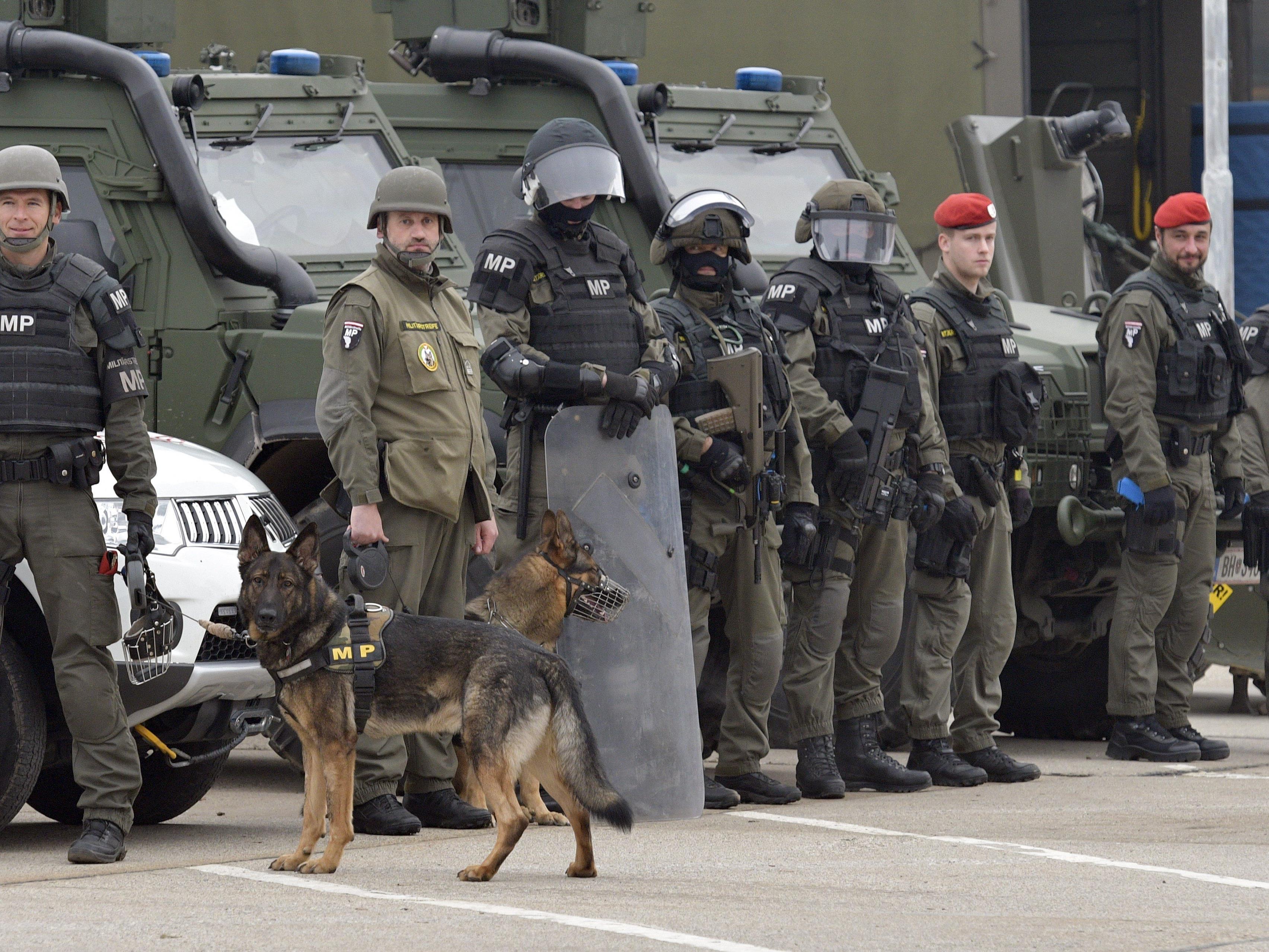 Knapp 300 Jihadisten stehen in Österreich unter Beobachtung (Bild: Einsatzkräfte bei der AEGIS 16-Übung)