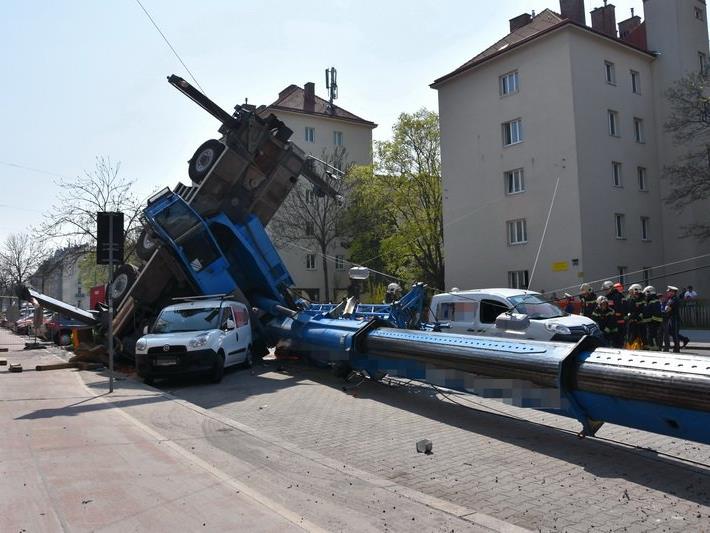 Am Montag stürzte der Kran in der Schüttaustraße in Wien-Donaustadt um.