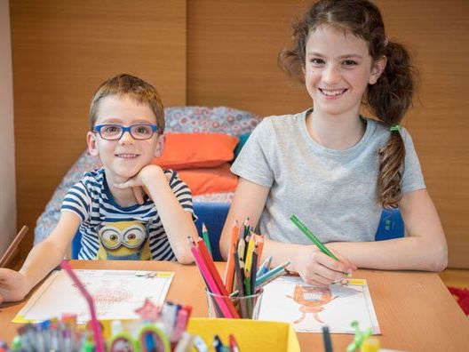 Rebekka und Lukas haben ihre Zeichnungen schon gemacht und im ZIMBAPARK vorbeige-bracht. Rebekka und Lukas haben ihre Zeichnungen schon gemacht und im ZIMBAPARK vorbeige-bracht.