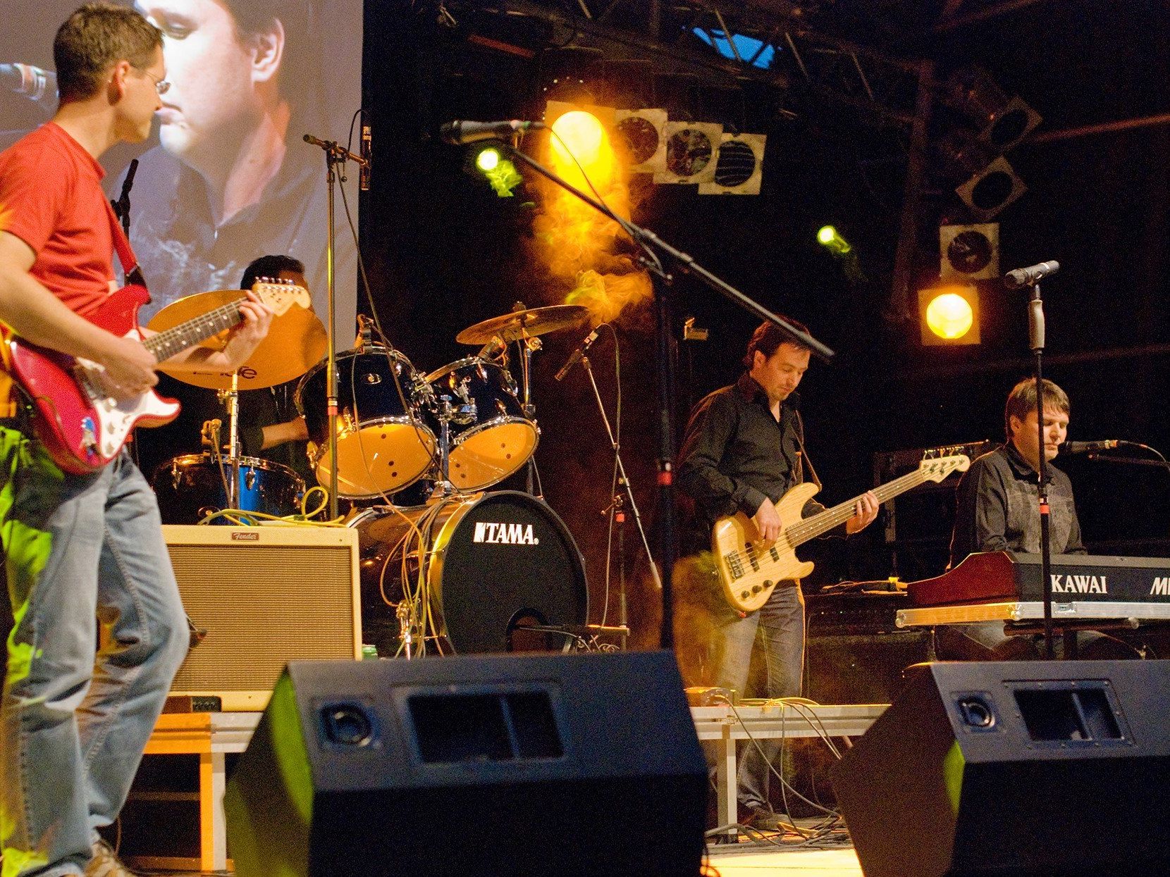 Kurt Fischer (Gesang, Keyboards) | Christian Hilbe (Gitarre) | Wolfgang Hämmerle (Bass) | Pit Martinelli (Schlagzeug) | Lena Fischer (Cello) Kurt Fischer (Gesang, Keyboards) | Christian Hilbe (Gitarre) | Wolfgang Hämmerle (Bass) | Pit Martinelli (Schlagzeug) | Lena Fischer (Cello)