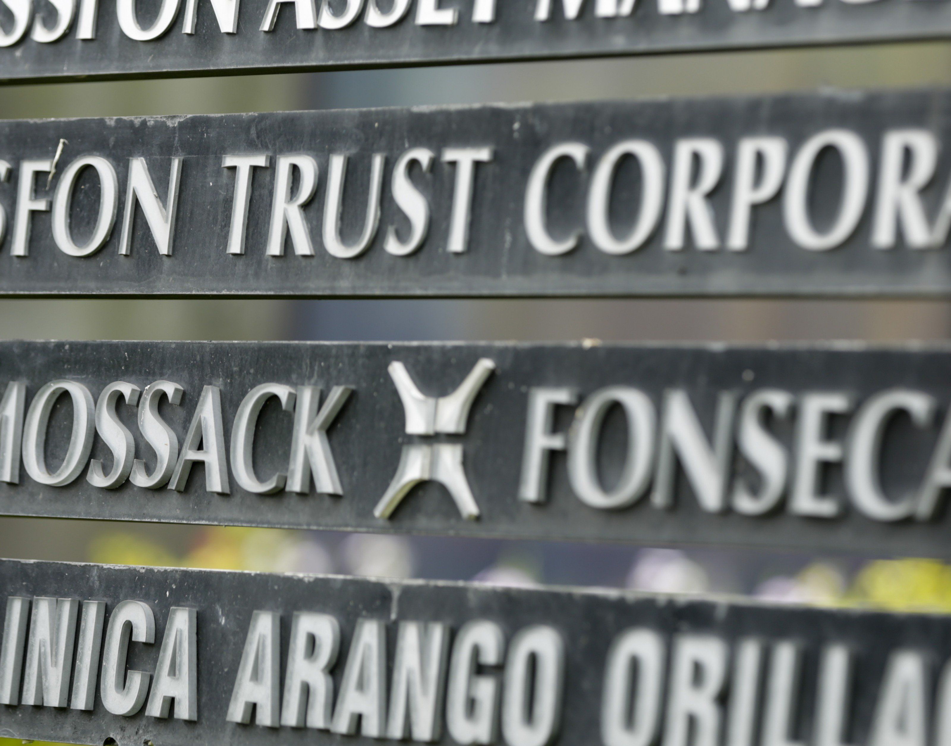 Die Enthüllung der "Panama Papers" und die Berichterstattung mehrerer Medien zu US-Präsident Donald Trump sind mit Pulitzer-Preisen ausgezeichnet worden. Die Enthüllung der "Panama Papers" und die Berichterstattung mehrerer Medien zu US-Präsident Donald Trump sind mit Pulitzer-Preisen ausgezeichnet worden.