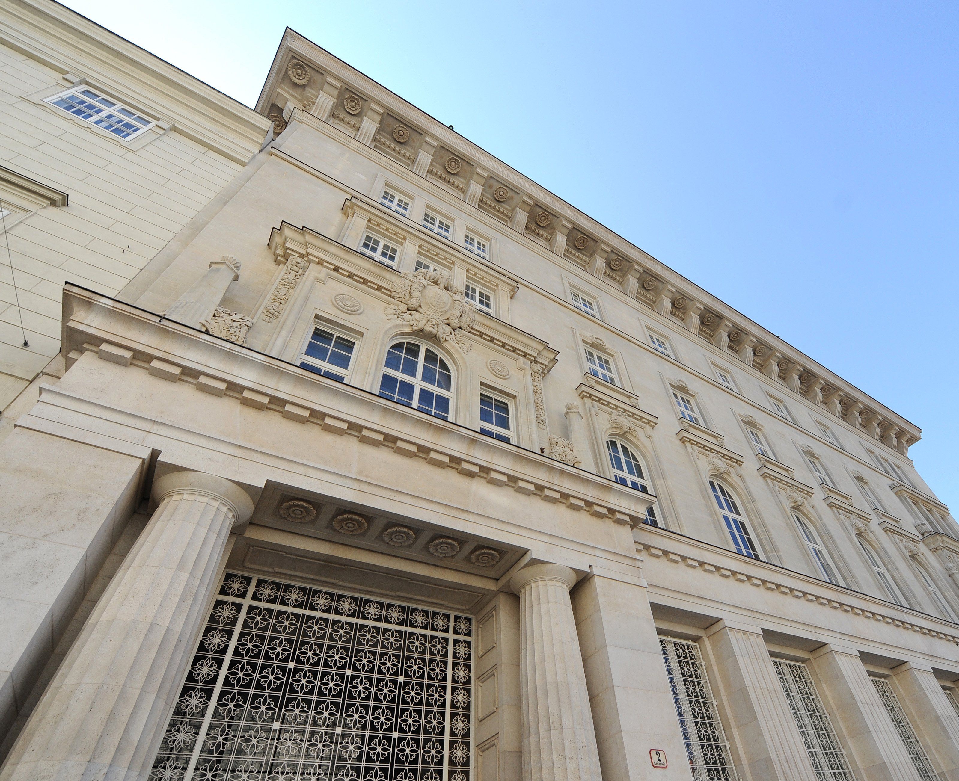 Zwei Ex-Manager wurden vom Verwaltungsgerichtshof zu Geldstrafen verurteilt Zwei Ex-Manager wurden vom Verwaltungsgerichtshof zu Geldstrafen verurteilt