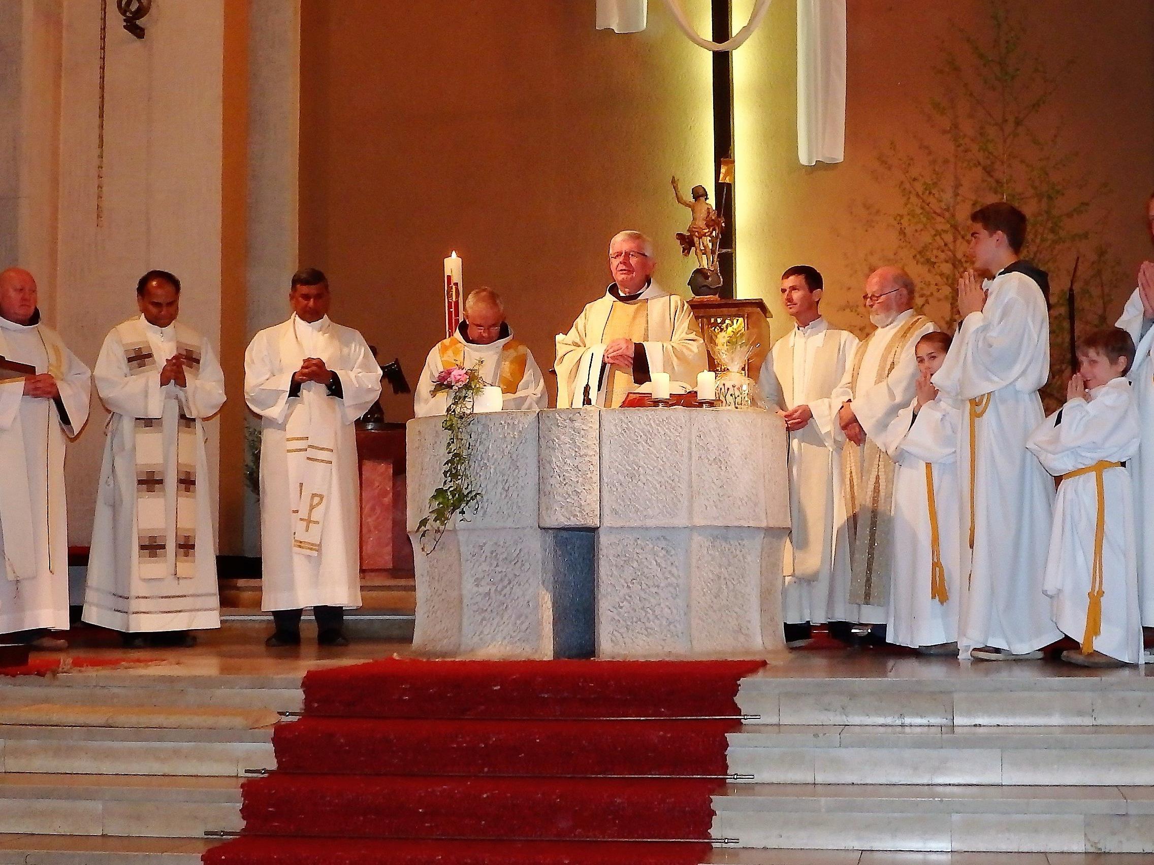 Pfarrer P. Adrian feierte aus Anlaß seines 60. Geburtstages einen Dankgottesdienst