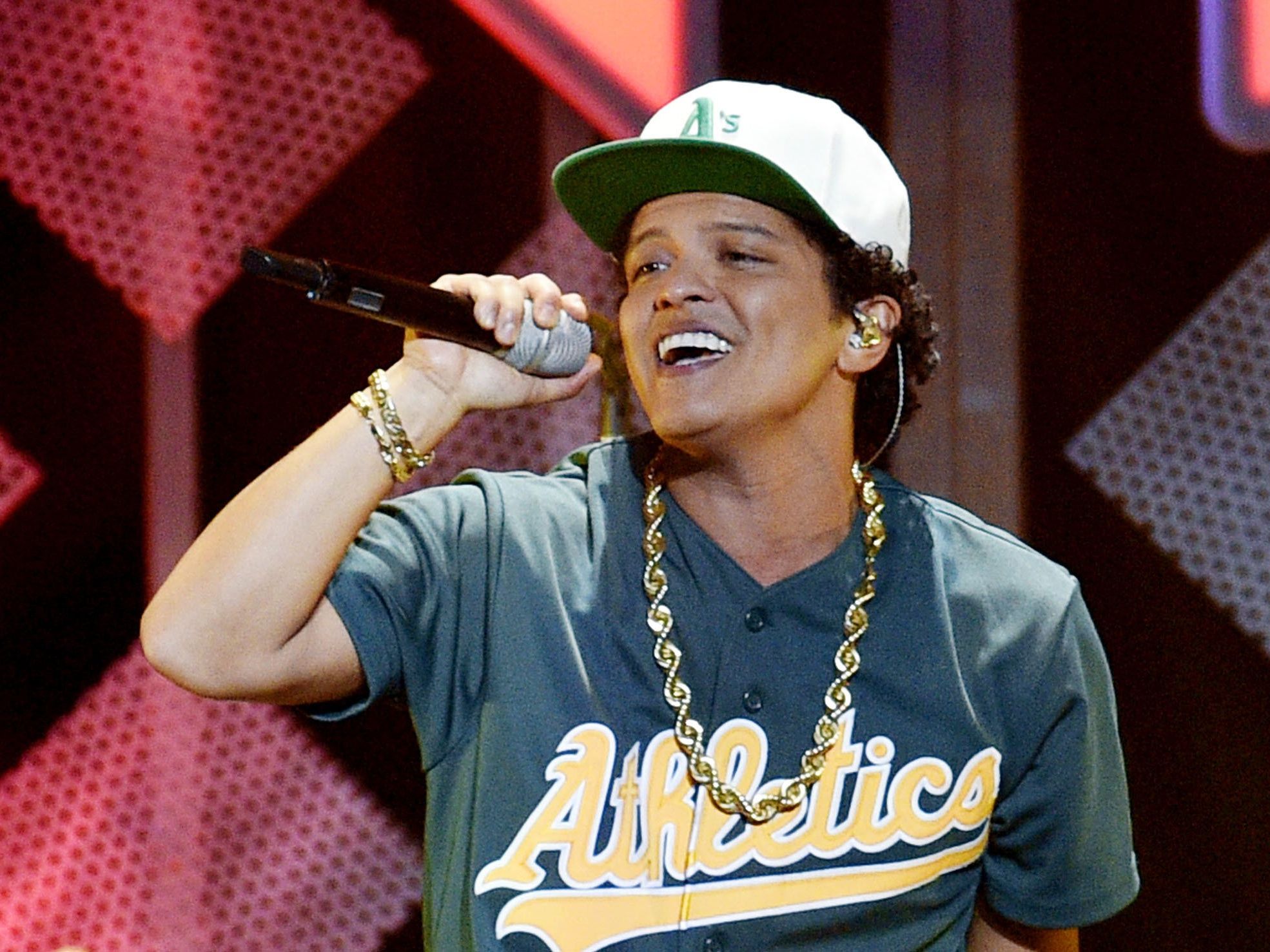 Bruno Mars bürgerlicher Name ist Peter Gene Bayot Hernandez. Bruno Mars bürgerlicher Name ist Peter Gene Bayot Hernandez.