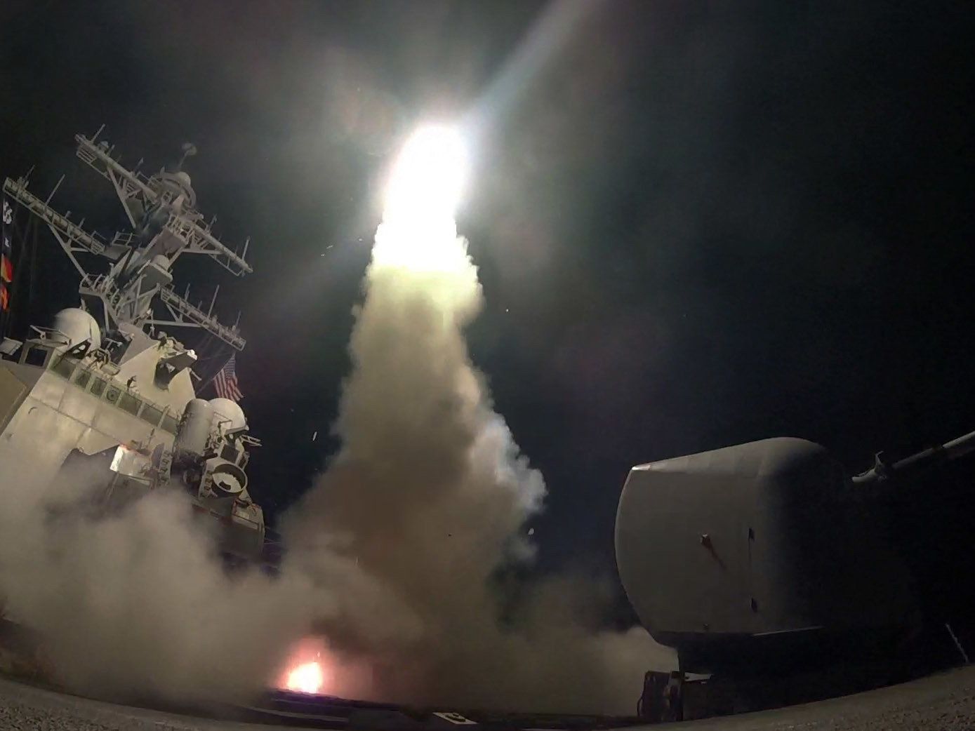 Die USA haben in der Nach eine syrische Luftwaffenbasis angegriffen. Die USA haben in der Nach eine syrische Luftwaffenbasis angegriffen.