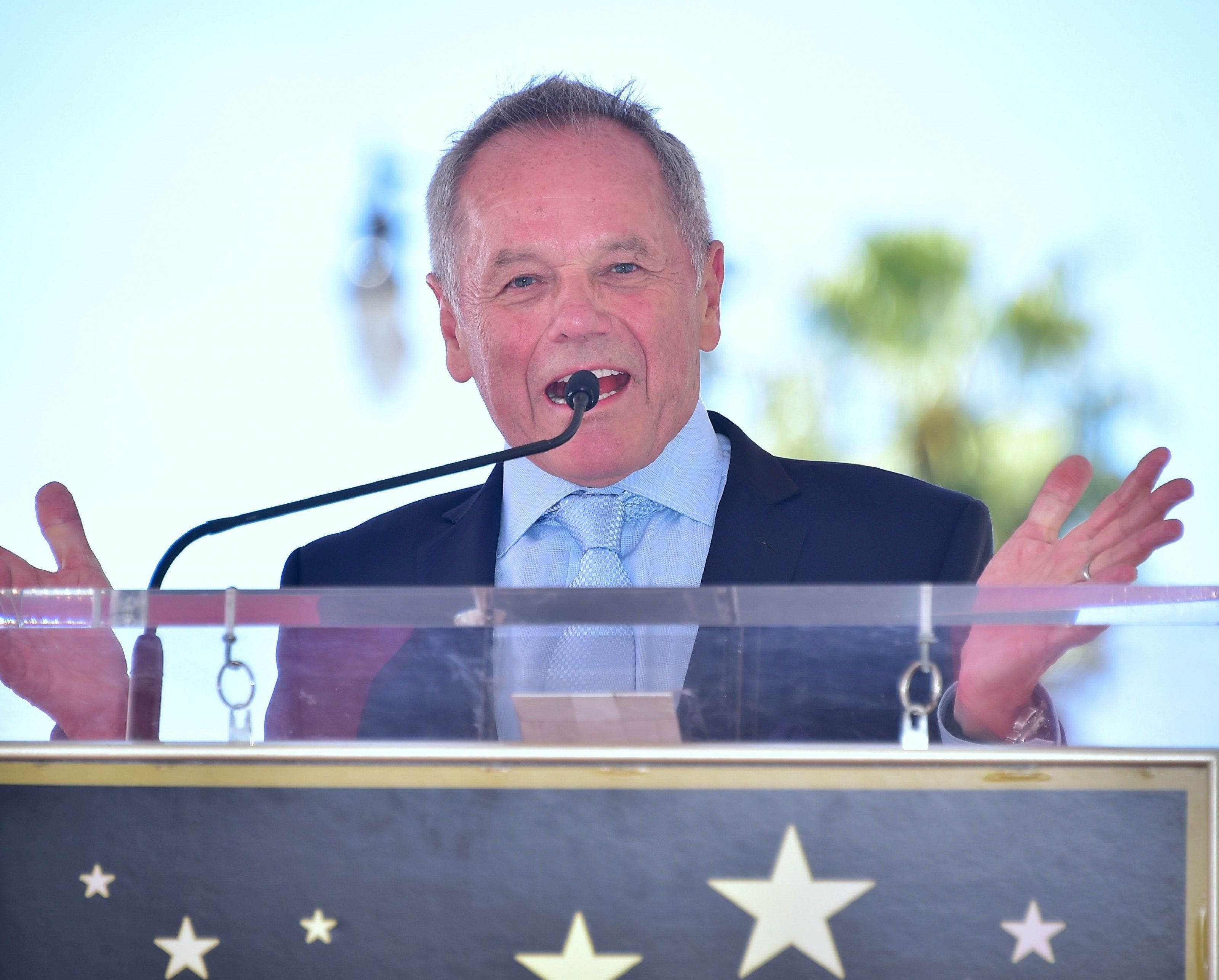 Starkoch Wolfgang Puck erhielt einen Stern auf dem Walk of Fame. Starkoch Wolfgang Puck erhielt einen Stern auf dem Walk of Fame.