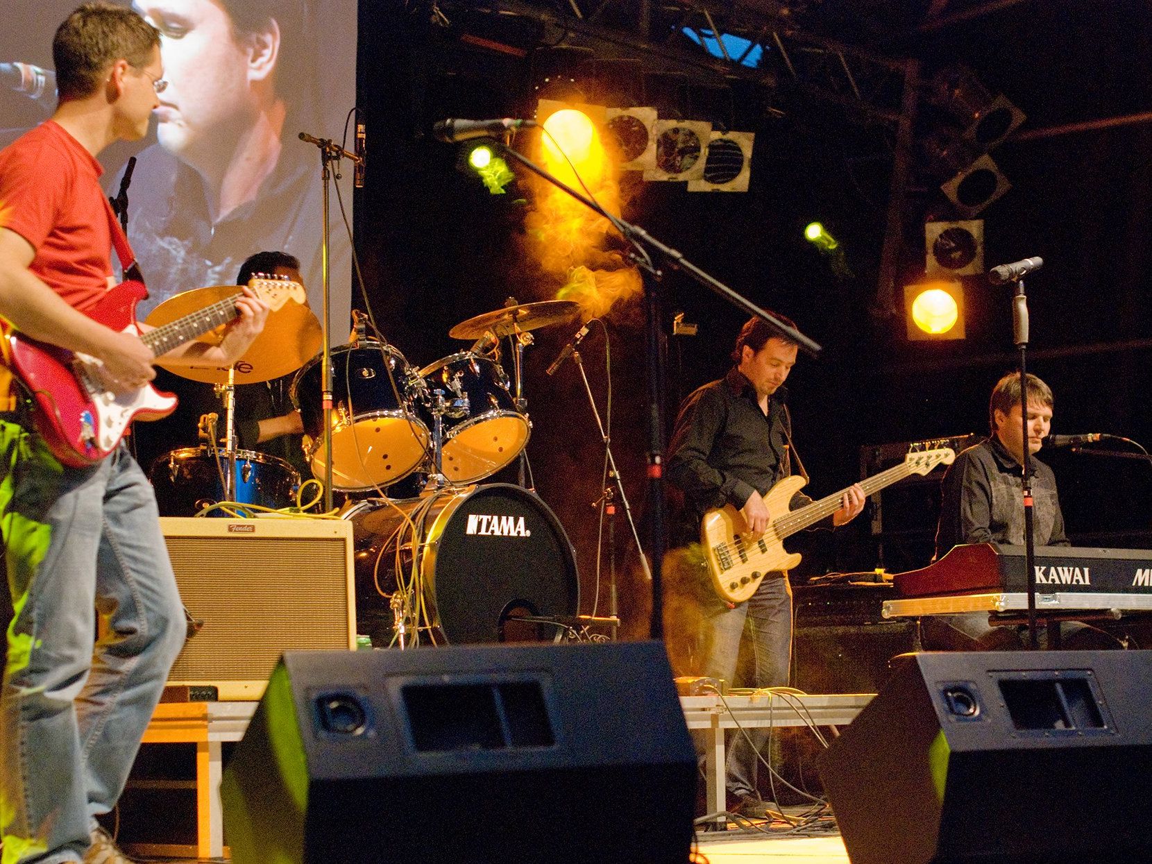 Mit Bürgermeister Kurt Fischer und seiner Band DARWIN startet das Freudenhaus in eine neue Saison. Mit Bürgermeister Kurt Fischer und seiner Band DARWIN startet das Freudenhaus in eine neue Saison.