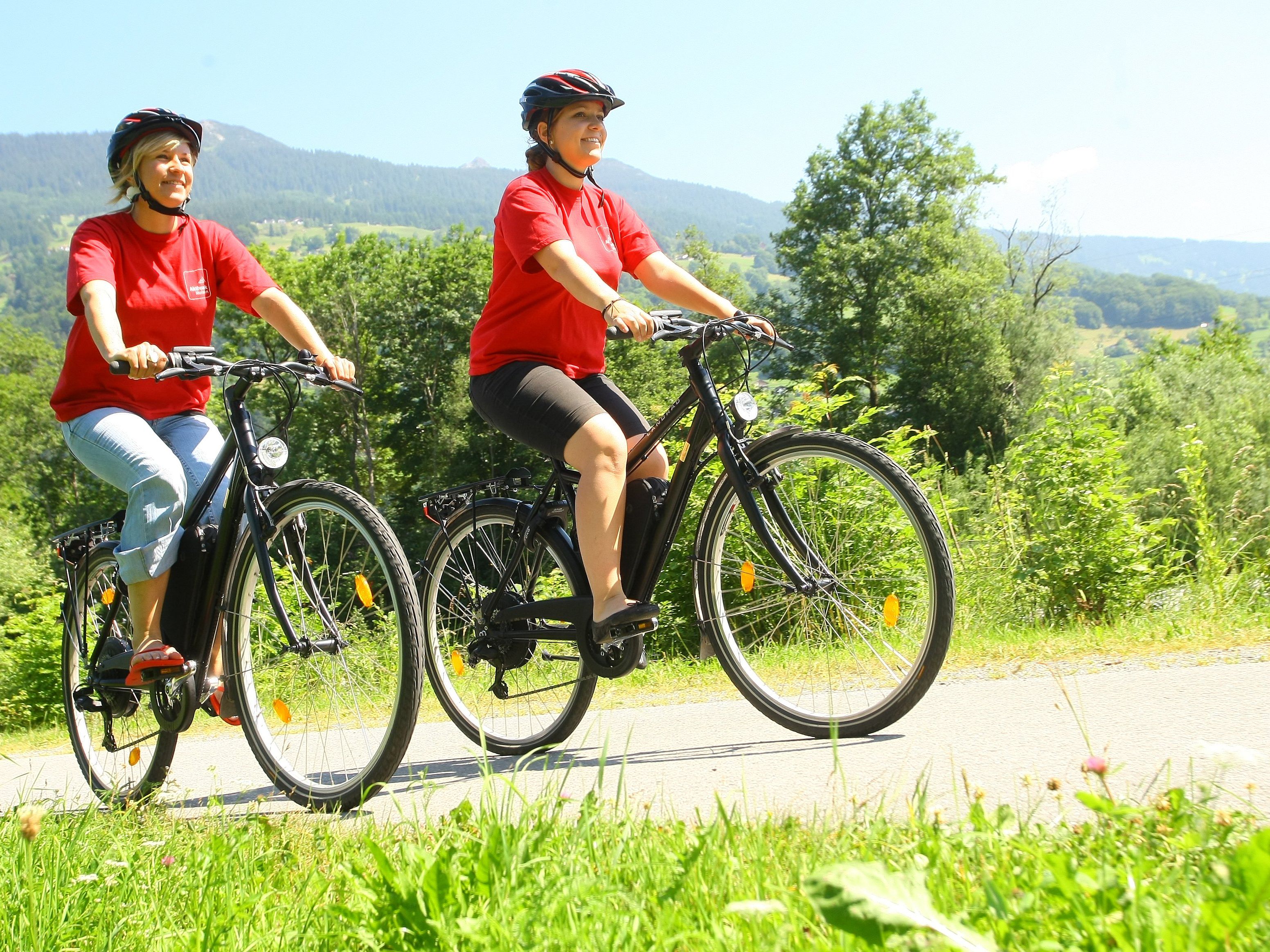 Mit dem Motor fährt sich's einfacher. Mit dem Motor fährt sich's einfacher.