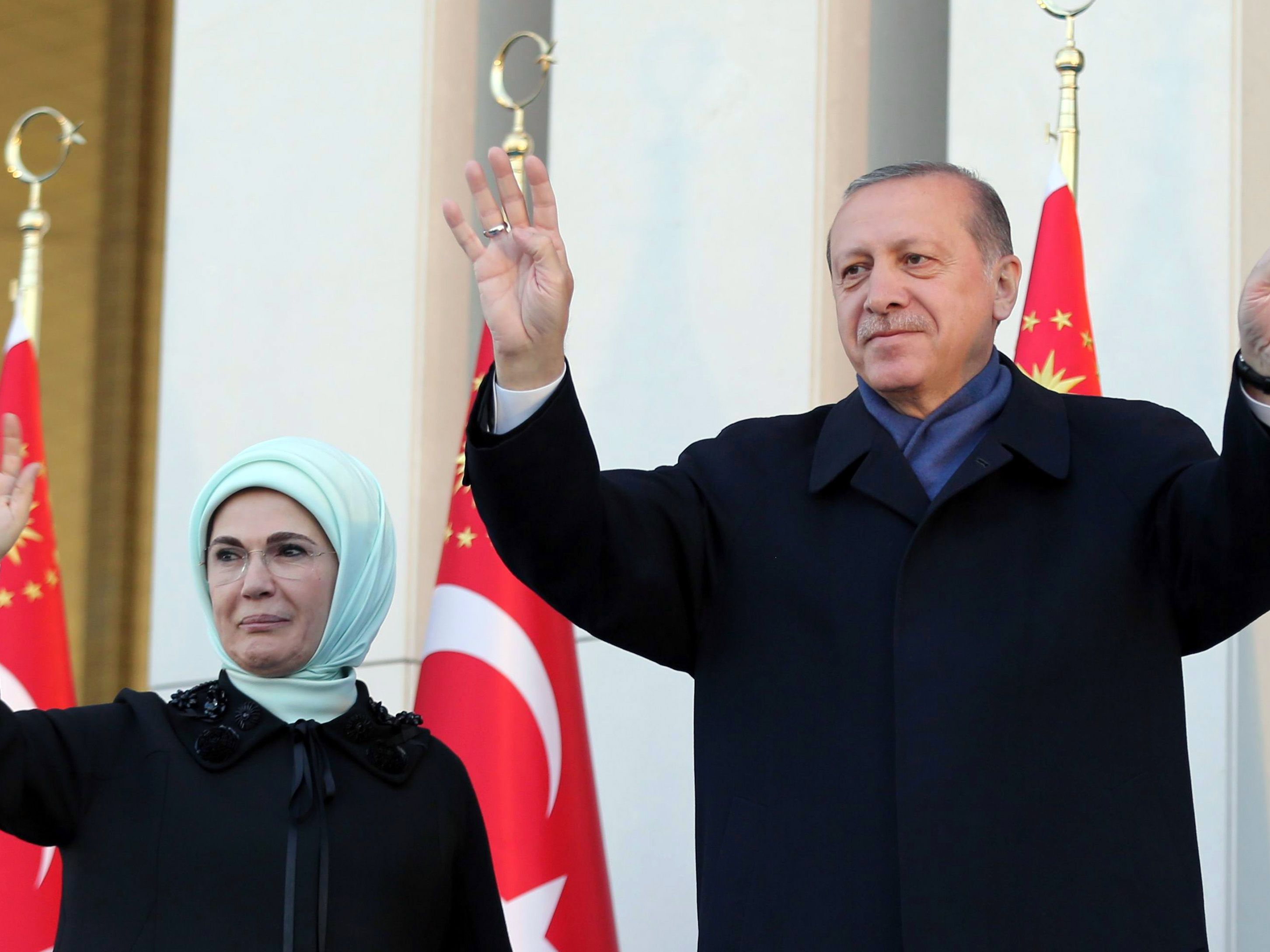 Erdogan ließ sich nach knappem Sieg feiern. Erdogan ließ sich nach knappem Sieg feiern.