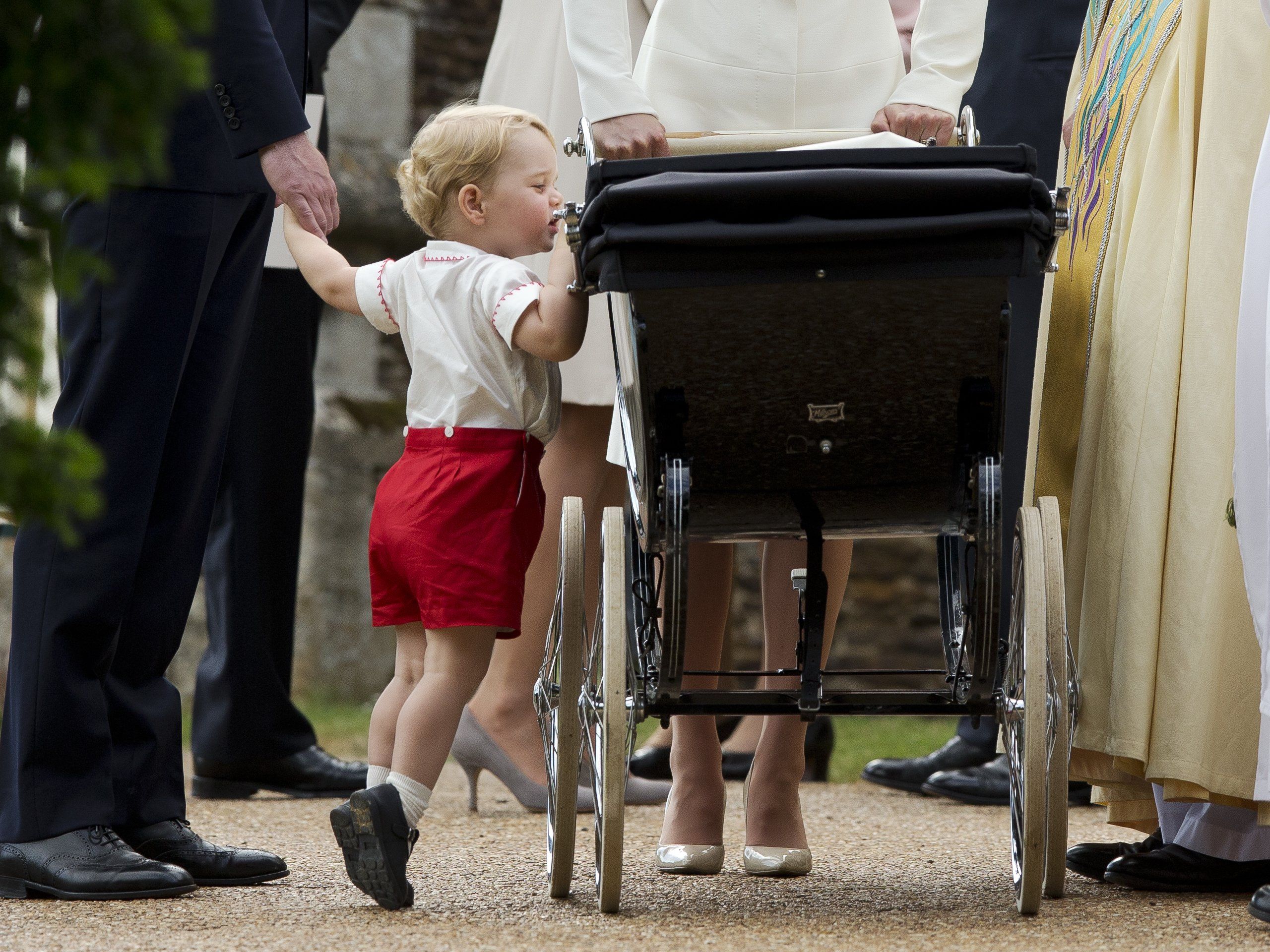 Prinz George (3) und seine Schwester Charlotte (1) sollen bei der Trauung ihrer Tante Pippa Middleton (33) eine wichtige Rolle spielen. Prinz George (3) und seine Schwester Charlotte (1) sollen bei der Trauung ihrer Tante Pippa Middleton (33) eine wichtige Rolle spielen.