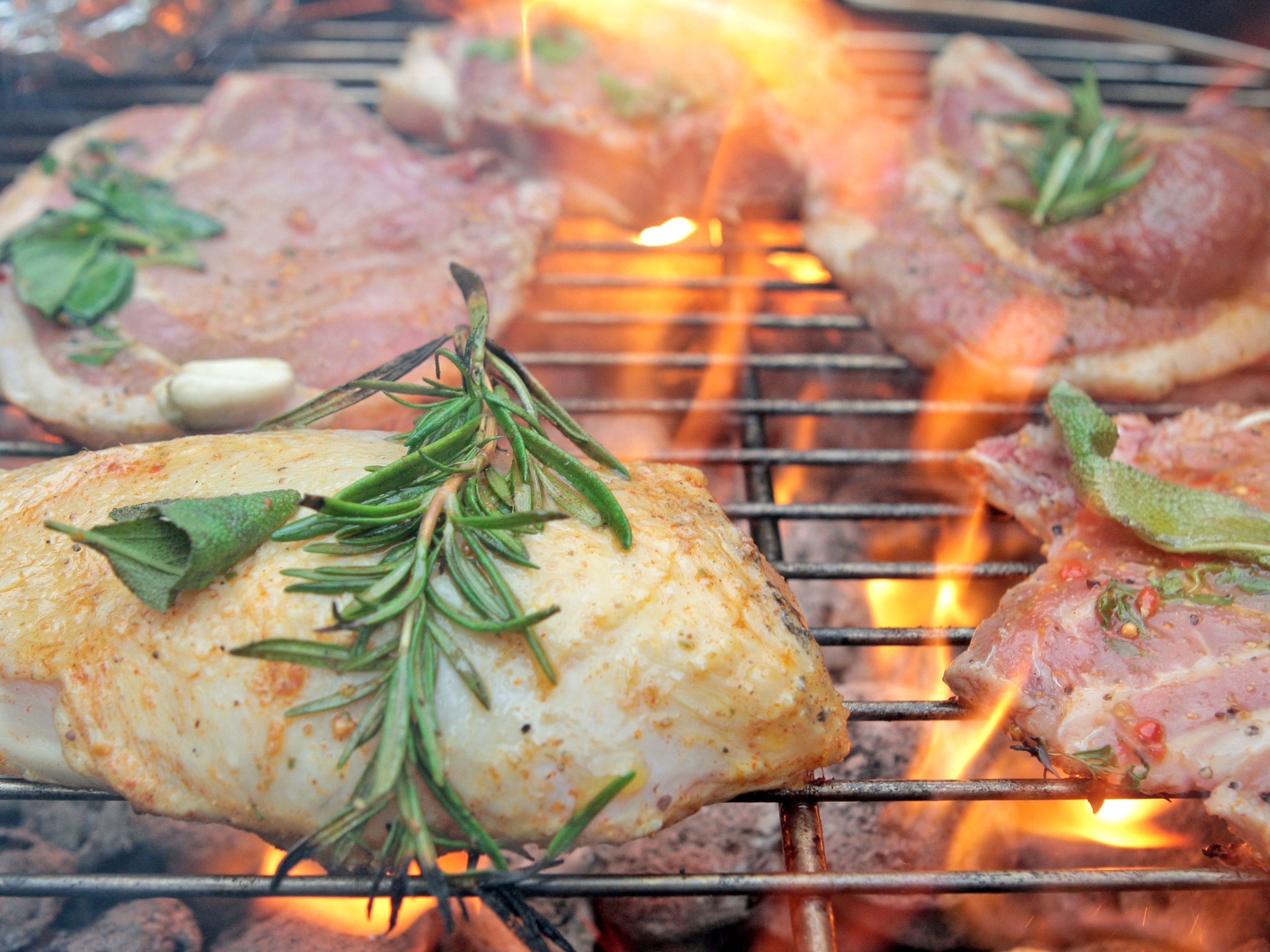 Beim Grillen in einer Wohnung kam es zu dem Unglück