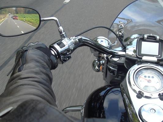 Auch Motorradfahrer müssen bei Ausfahrten eine Pflichtausstattung mitführen.