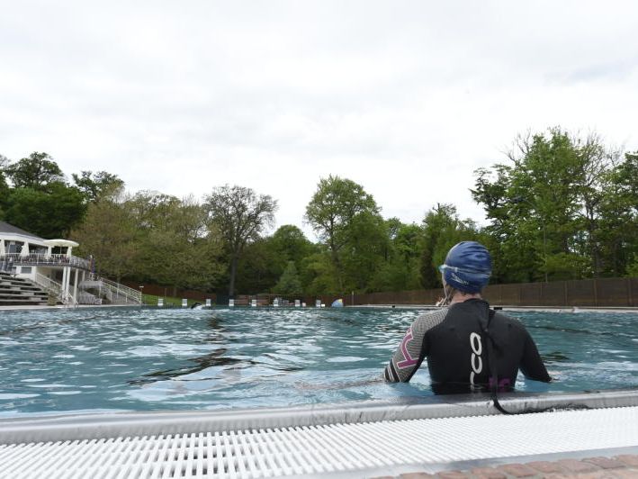 Wer ist hart genug für die Freibad-Eröffnung im Schönbrunner Bad?