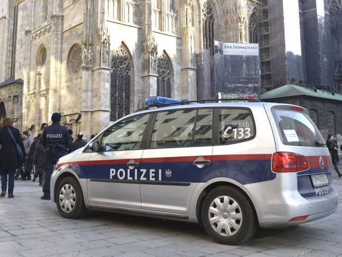 Die Anzahl von uniformierten und zivilen Einsatzkräften wird erhöht. Die Anzahl von uniformierten und zivilen Einsatzkräften wird erhöht.