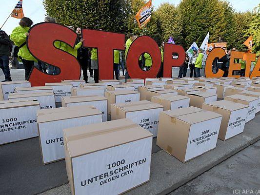 Nationalrat beschäftigt sich mit CETA-Volksbegehren Nationalrat beschäftigt sich mit CETA-Volksbegehren