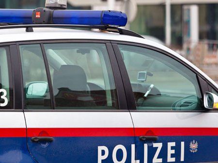 Die Polizei gibt Verhaltenstipps im Falle eines Waffenfundes. Die Polizei gibt Verhaltenstipps im Falle eines Waffenfundes.