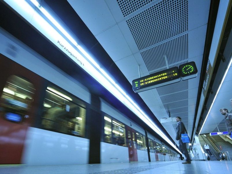 Ein 25-Jähriger bestahl schlafende U-Bahnfahrgäste in Wien. Ein 25-Jähriger bestahl schlafende U-Bahnfahrgäste in Wien.