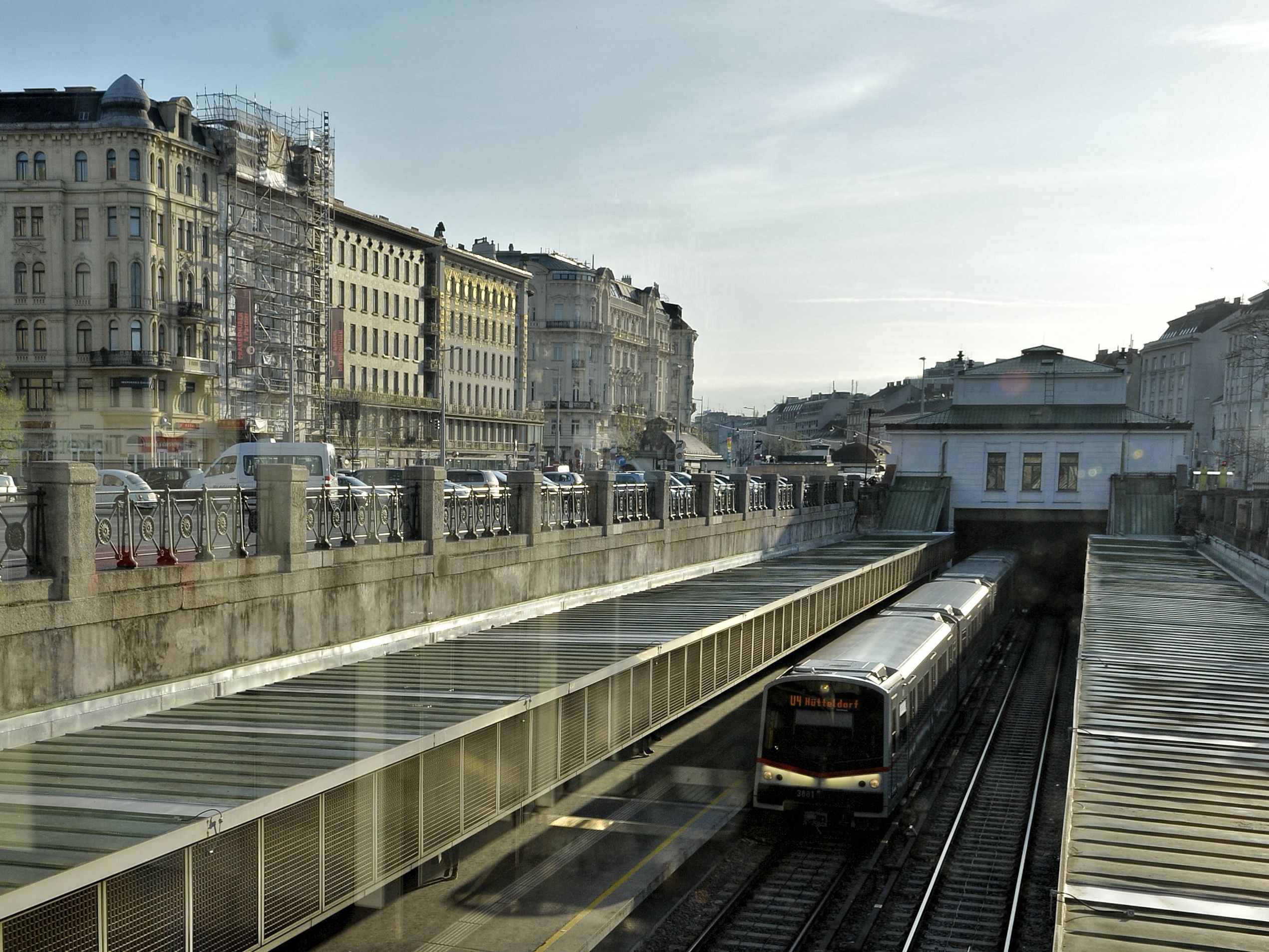 Bei den Wiener Linien muss man für die Benützung der öffentlichen Toiletten in Zukunft zahlen. Bei den Wiener Linien muss man für die Benützung der öffentlichen Toiletten in Zukunft zahlen.