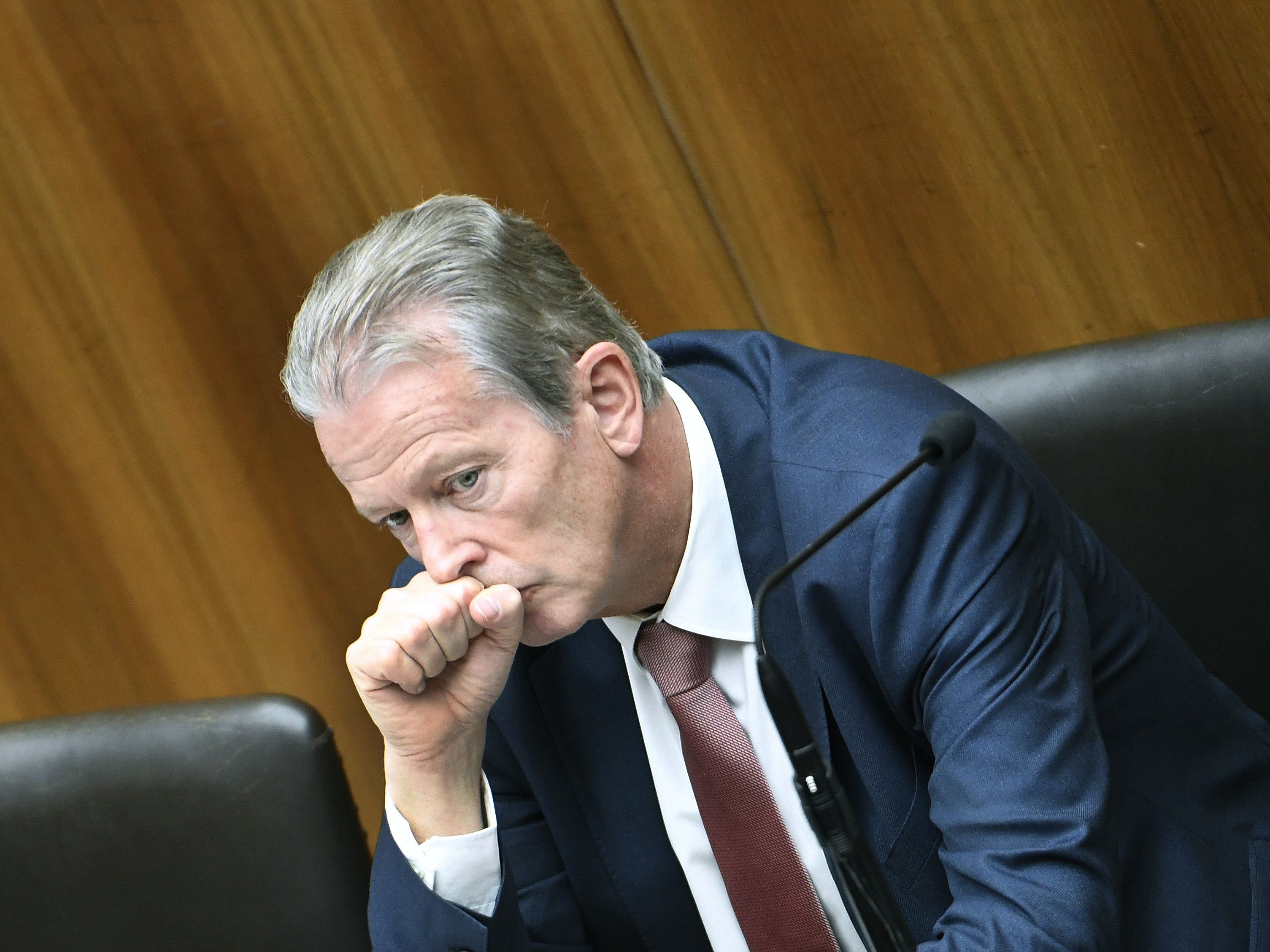 Reinhold Mitterlehner tritt ab. Reinhold Mitterlehner tritt ab.