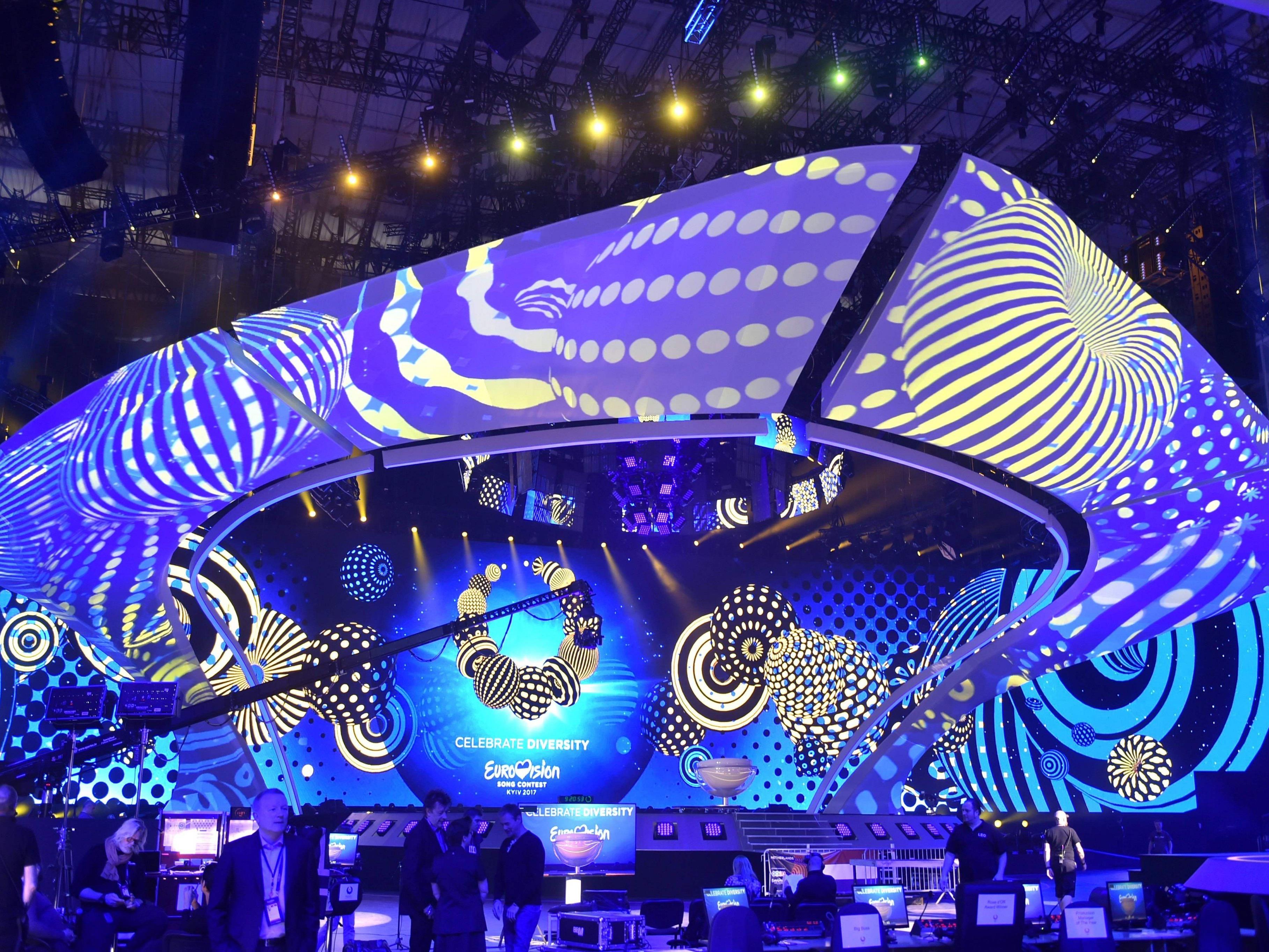 Im International Exhibition Center in Kiev wird die Bühne für den ESC vorbereitet