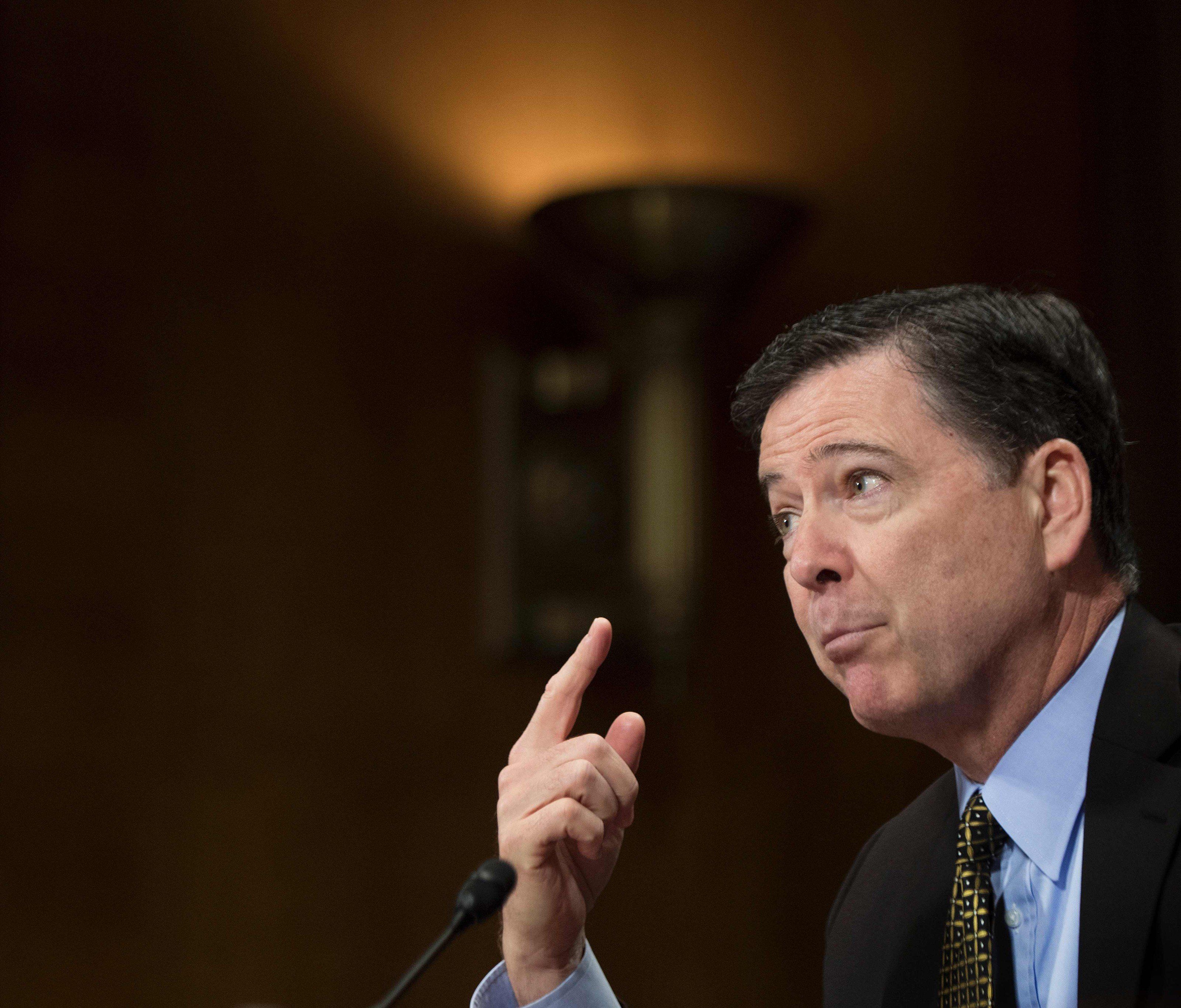 FBI-Chef James Comey wurde mit sofortiger Wirkung seines Postens enthoben. FBI-Chef James Comey wurde mit sofortiger Wirkung seines Postens enthoben.
