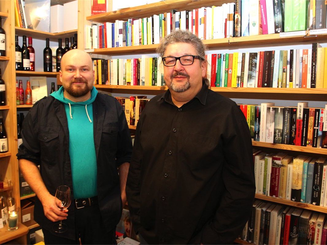 Markus Mörschbacher und Thomas Würbel von der Buchhandlung M&M/entkorkt und ausgetrunken in Klaus. Markus Mörschbacher und Thomas Würbel von der Buchhandlung M&M/entkorkt und ausgetrunken in Klaus.