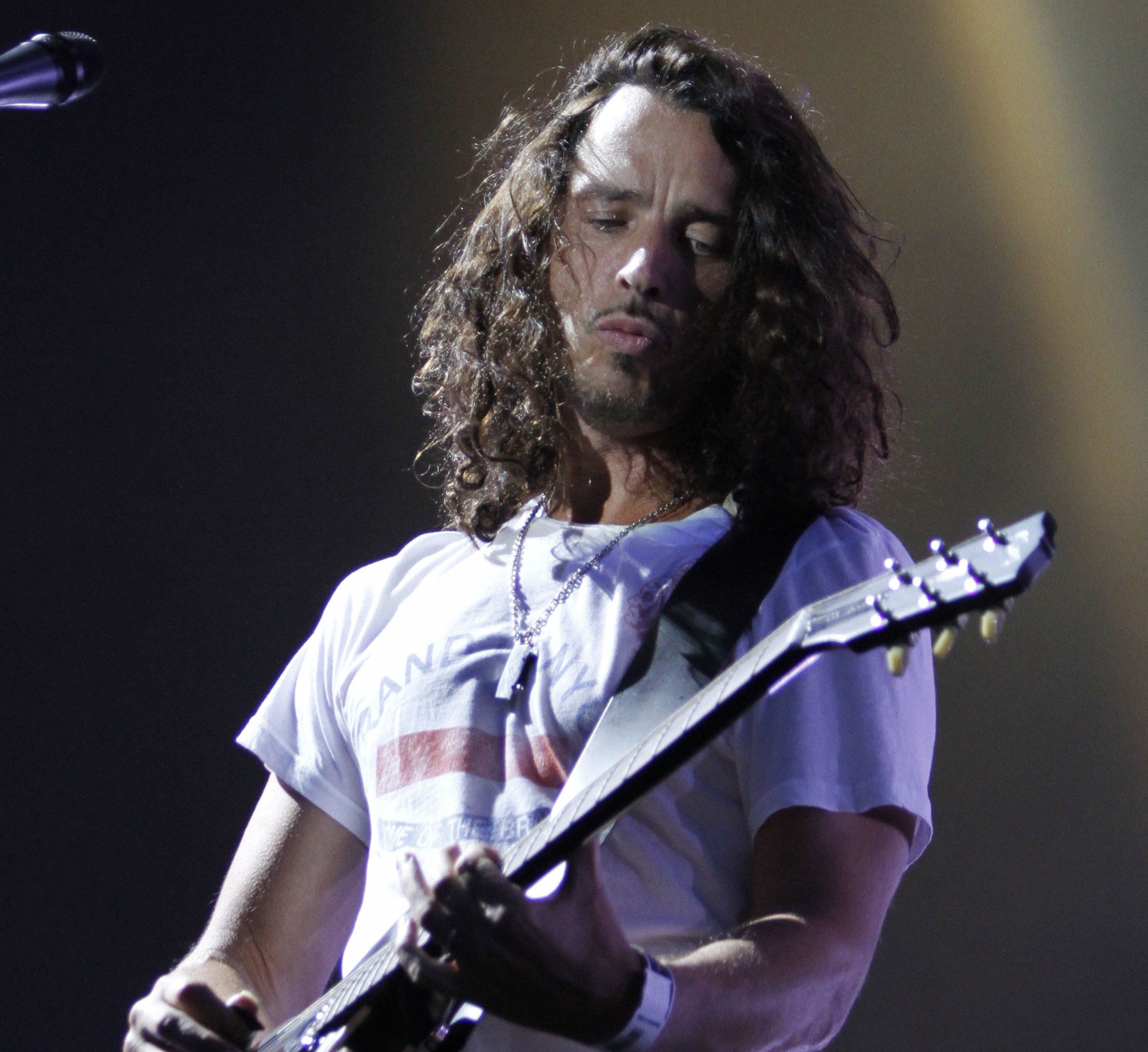 Der Soundgarden-Sänger Chris Cornell ist überraschend im Alter von 52 Jahren in Detroit gestorben. Der Soundgarden-Sänger Chris Cornell ist überraschend im Alter von 52 Jahren in Detroit gestorben.