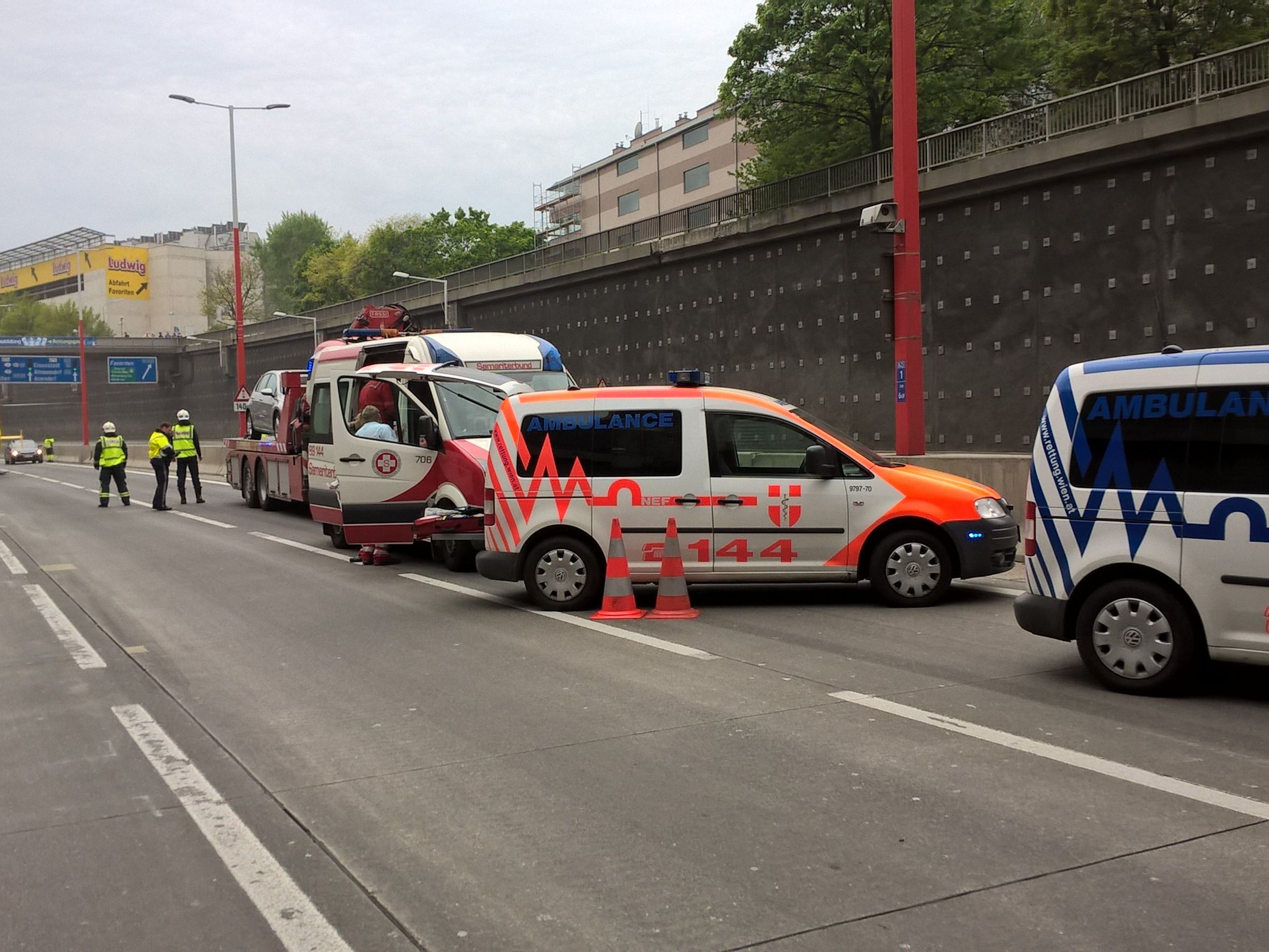 Der Einsatz fand auf der Südosttangente in Wien statt. Der Einsatz fand auf der Südosttangente in Wien statt.