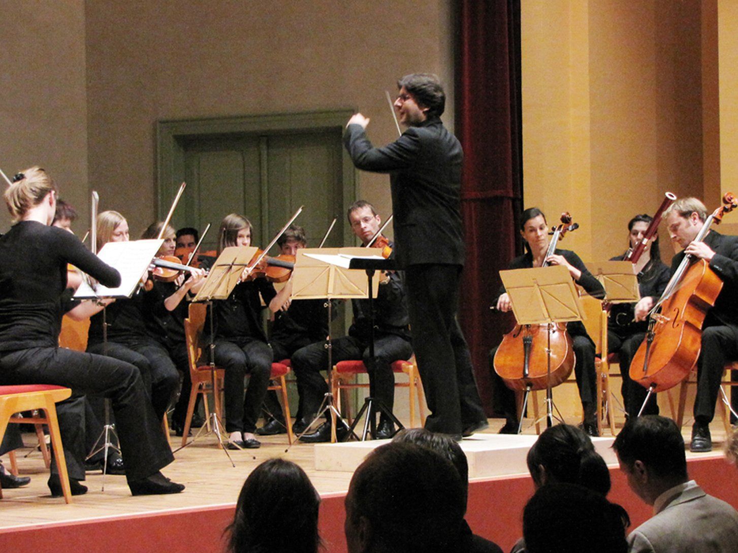 Eröffnungskonzert des Kammerorchesters „tonart sinfonietta“ unter der Leitung von Markus Pferscher. Eröffnungskonzert des Kammerorchesters „tonart sinfonietta“ unter der Leitung von Markus Pferscher.