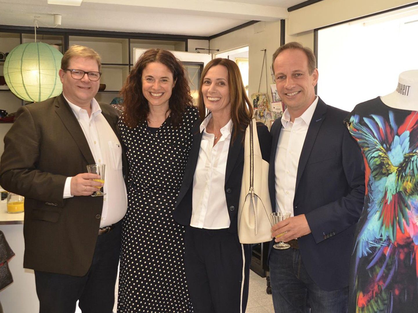 Bgm. Dieter und Gertraud Egger sowie StR. Arno Gächter (l.) gratulierten Susanne Bell (2.v.l.) Bgm. Dieter und Gertraud Egger sowie StR. Arno Gächter (l.) gratulierten Susanne Bell (2.v.l.)