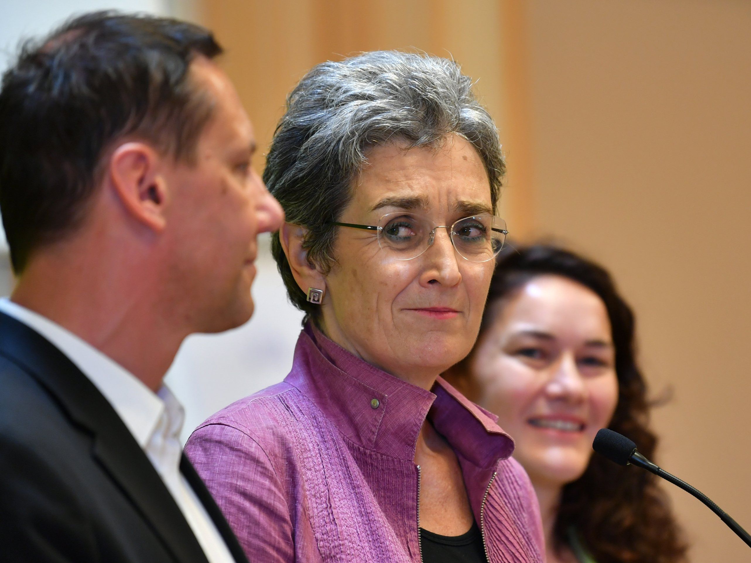 Die Grüne Spitzenkandidatin Lunacek setzt sich ein zweistelliges Ergebnis bei der NR-Wahl als Ziel Die Grüne Spitzenkandidatin Lunacek setzt sich ein zweistelliges Ergebnis bei der NR-Wahl als Ziel
