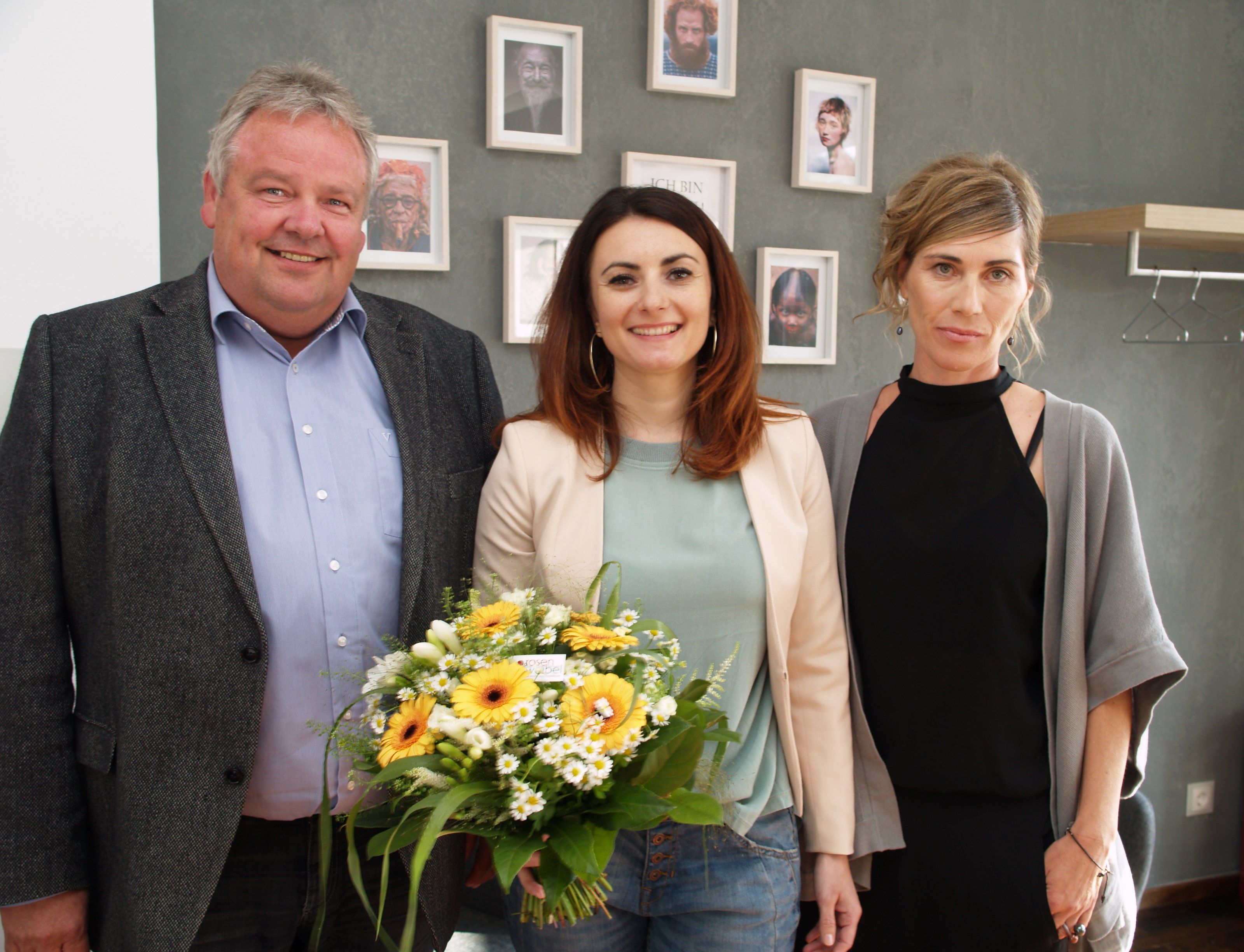 Bürgermeister Karl Wutschitz mit Irina Hocak und Gaby Lins bei der Eröffnung. Bürgermeister Karl Wutschitz mit Irina Hocak und Gaby Lins bei der Eröffnung.