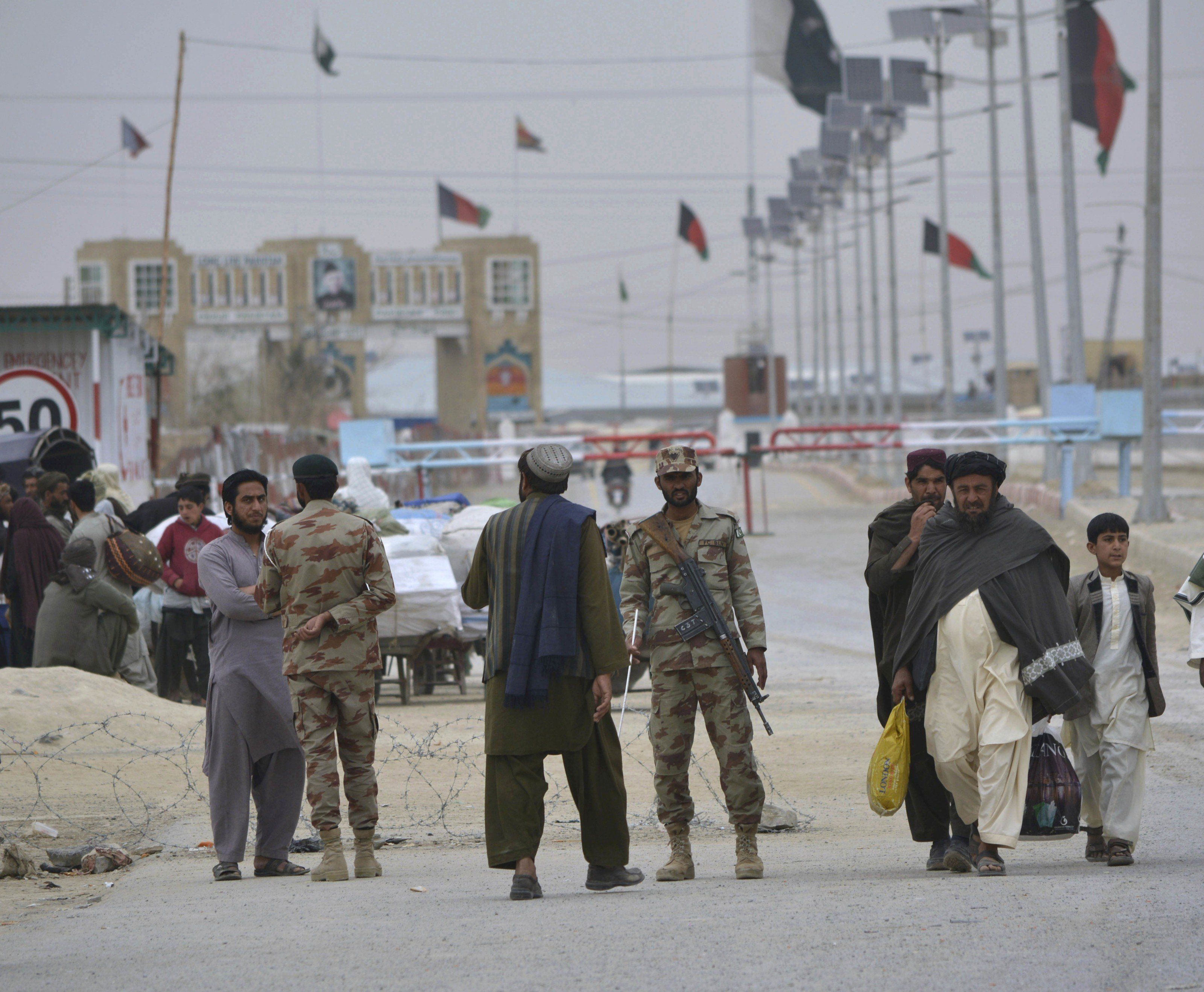 Spezialkräfte der afghanischen Armee haben offiziellen Angaben zufolge den Anführer der Terrormiliz "Islamischer Staat" (IS) in Afghanistan, Abdul Hasib, getötet. Spezialkräfte der afghanischen Armee haben offiziellen Angaben zufolge den Anführer der Terrormiliz "Islamischer Staat" (IS) in Afghanistan, Abdul Hasib, getötet.