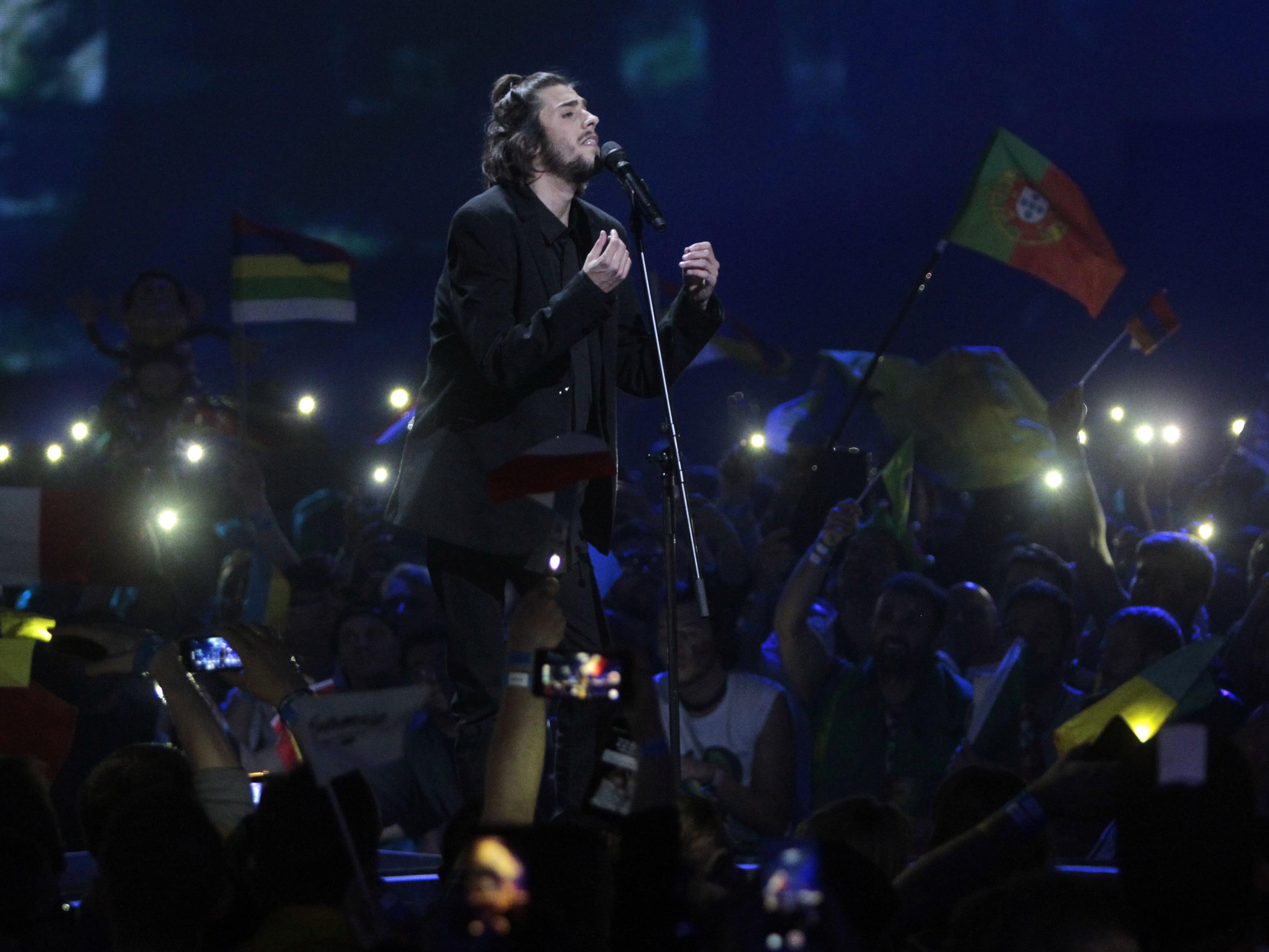 Salvador Sobral gewinnt für Portugal den Eurovision Song Contest 2017.