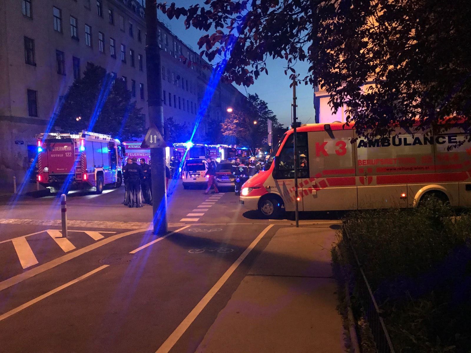 Einsatz beim nächtlichen Brand in Wien-Leopoldstadt Einsatz beim nächtlichen Brand in Wien-Leopoldstadt