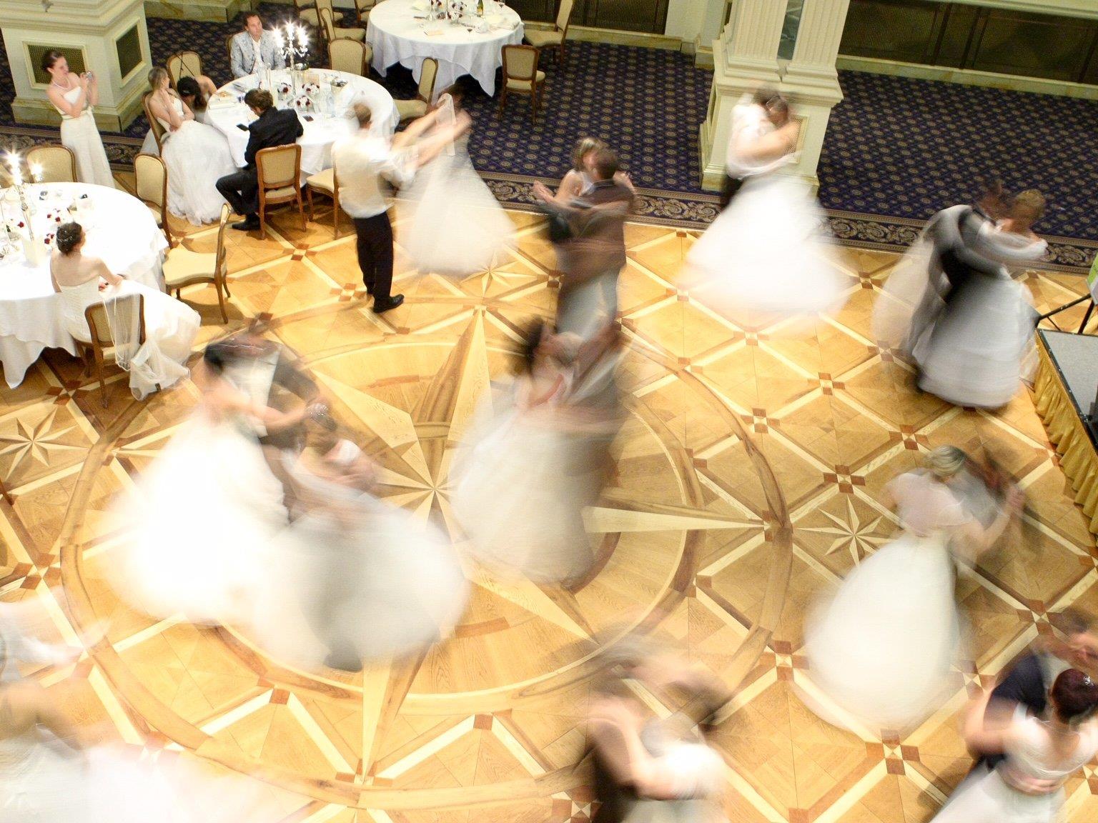 Der Brautkleiderball bittet in Wien zum Tanz.