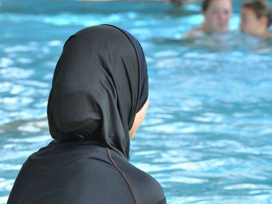 Gibt es ein "Burkini-Verbot" im Neuwaldegger Bad? Gibt es ein "Burkini-Verbot" im Neuwaldegger Bad?