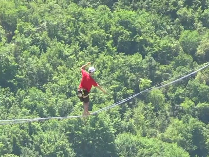 1600 Meter weit auseinander lagen die Befestigungspunkte beim diesjährigen "French Riviera Highline Meeting".