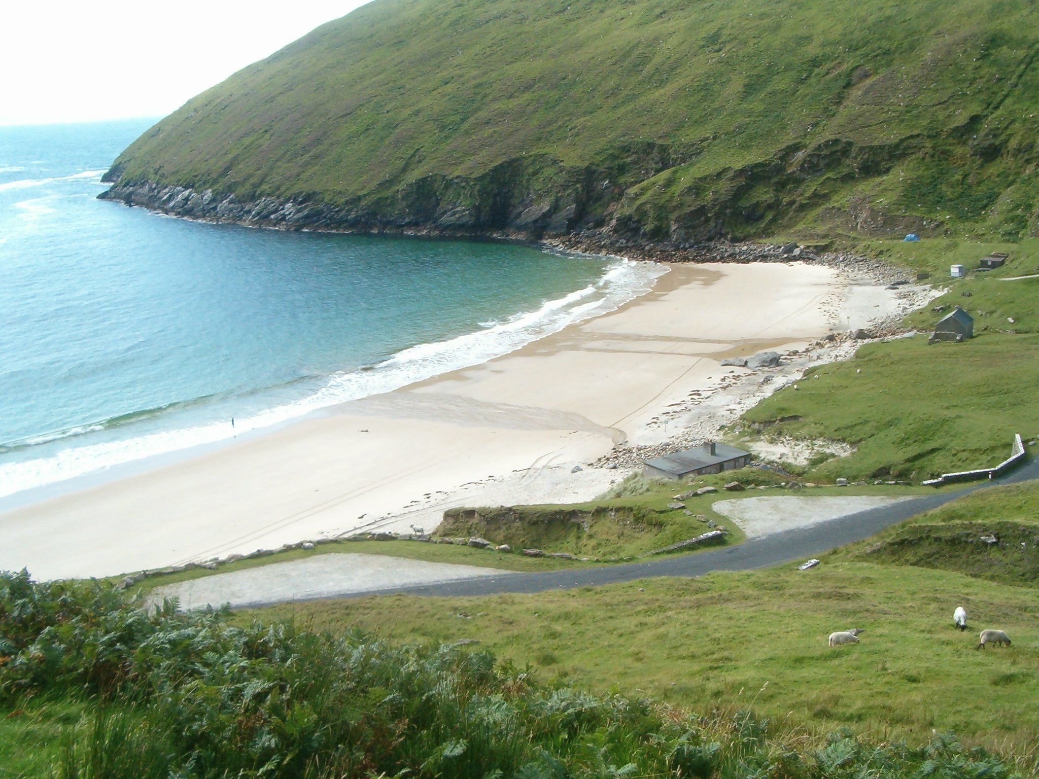 Vor 33 Jahren wurde der Strand auf der Insel Achill vor der Westküste Irlands fortgespült. Vor 33 Jahren wurde der Strand auf der Insel Achill vor der Westküste Irlands fortgespült.