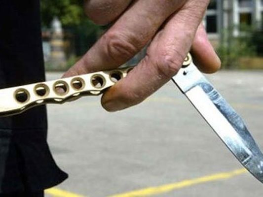 Bauchstichverletzung mit Klappmesser in Ottakring. Bauchstichverletzung mit Klappmesser in Ottakring.