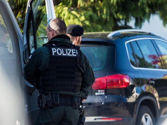 Im nordrhein-westfälischen Arnsberg wurden die Leichen einer Mutter und ihrer beiden Töchter entdeckt. Im nordrhein-westfälischen Arnsberg wurden die Leichen einer Mutter und ihrer beiden Töchter entdeckt.