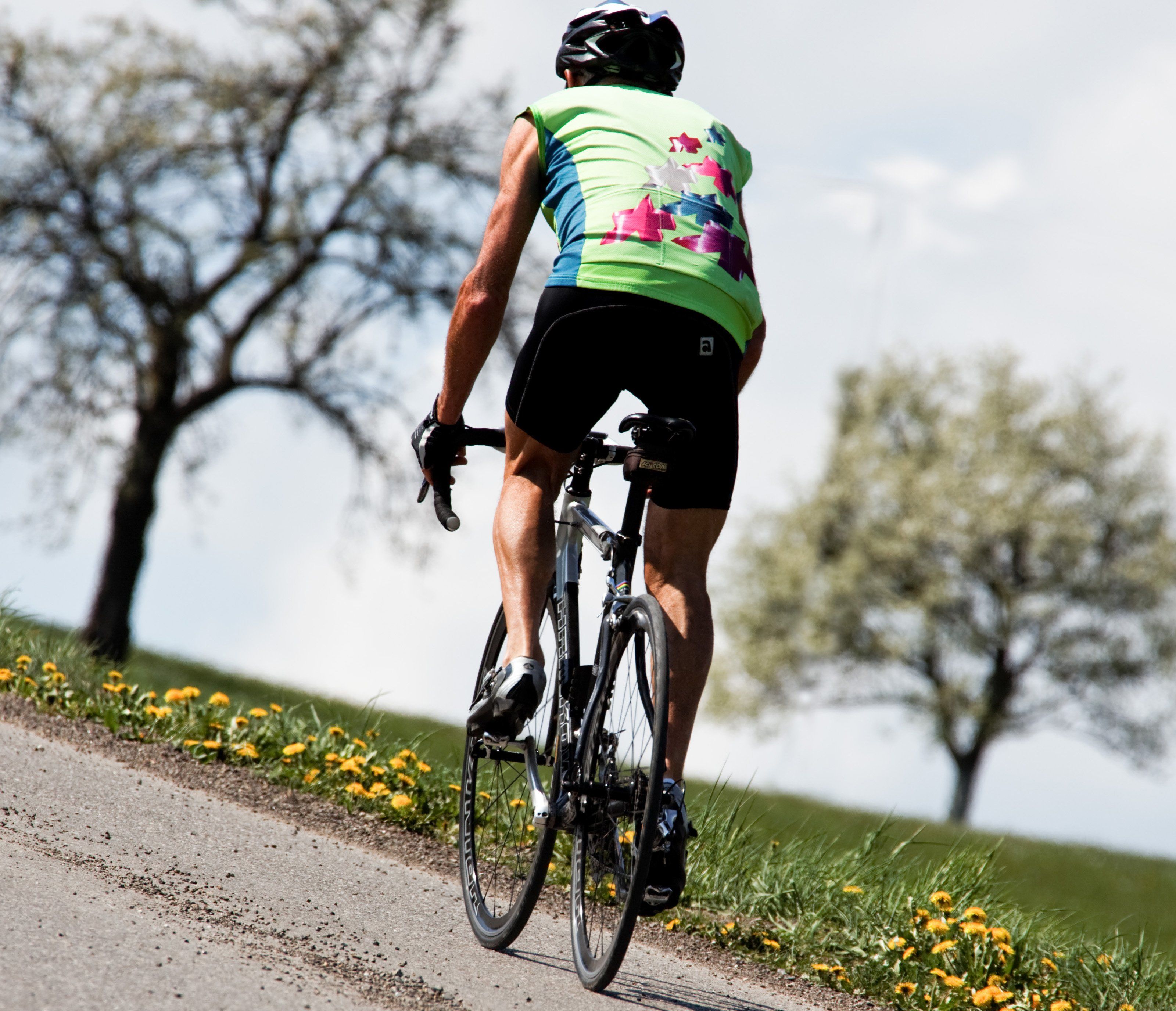 Wie die Polizei mitteilte, trug der verunfallte Radfahrer einen Fahrradhelm. Wie die Polizei mitteilte, trug der verunfallte Radfahrer einen Fahrradhelm.