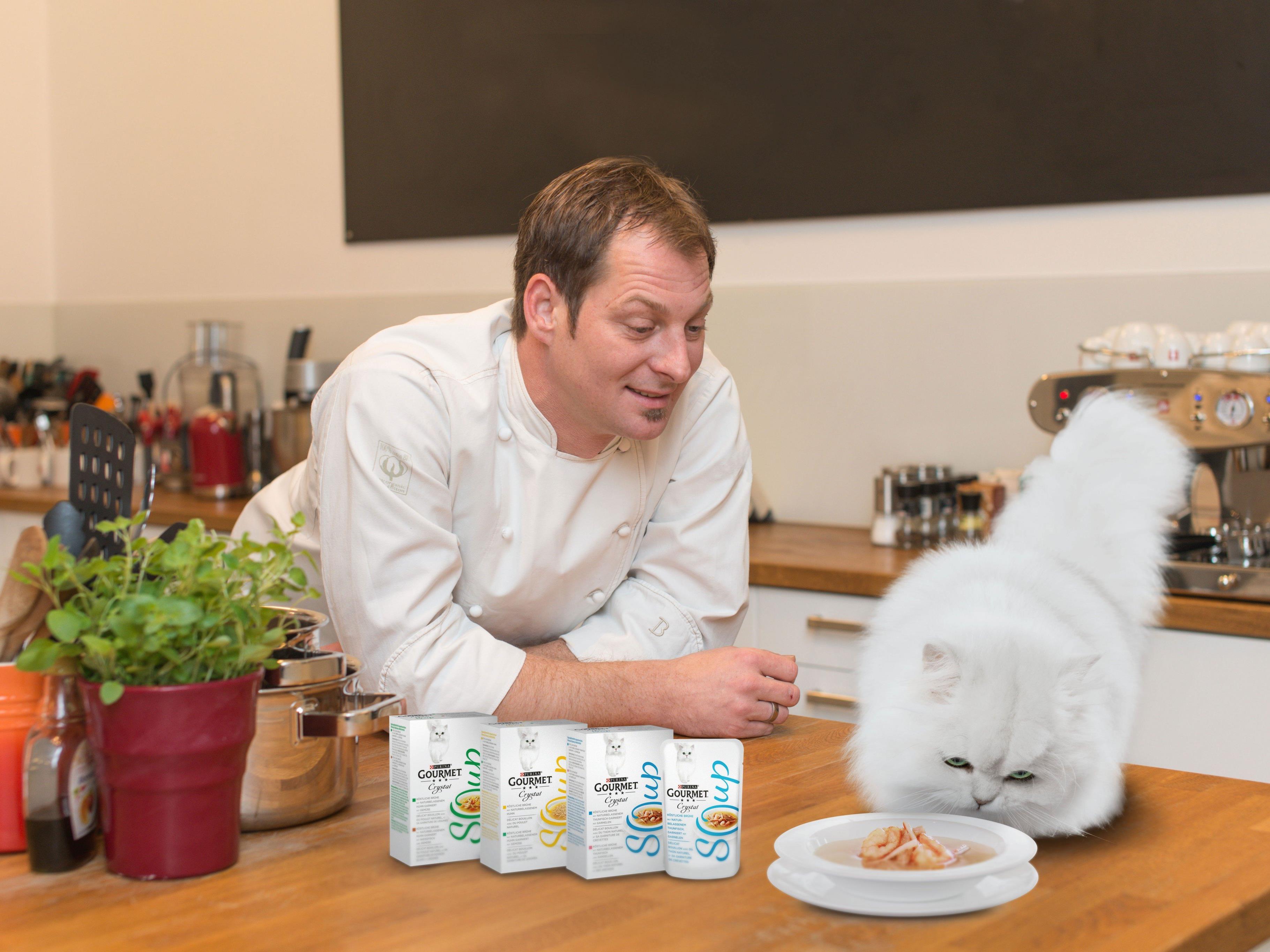 Eine absolute Innovation für Katzen sind die neuen GOURMET Crystal Suppen